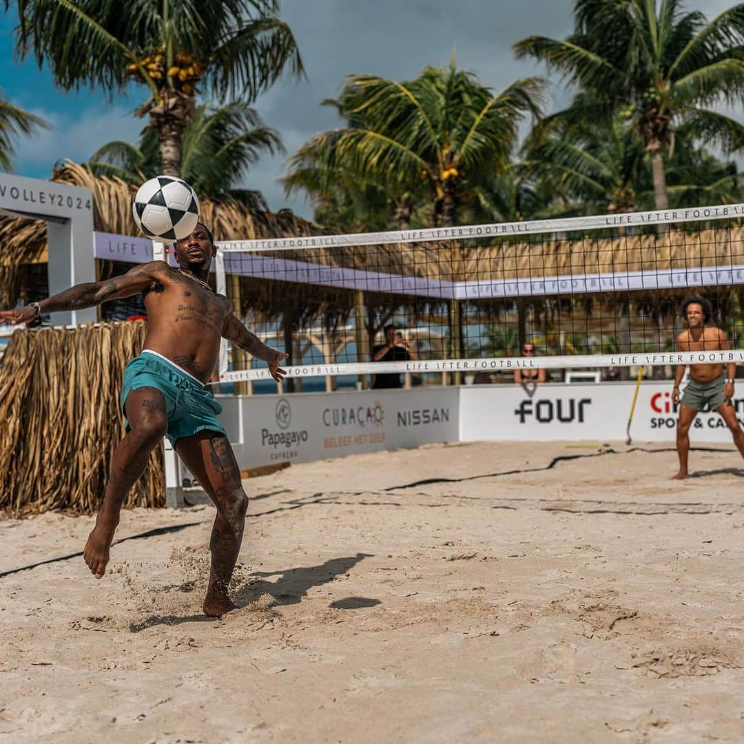 エルイェロ・エリアさんのインスタグラム写真 - (エルイェロ・エリアInstagram)「Day 2 Beach day ⚽️」11月16日 7時45分 - eljeroelia