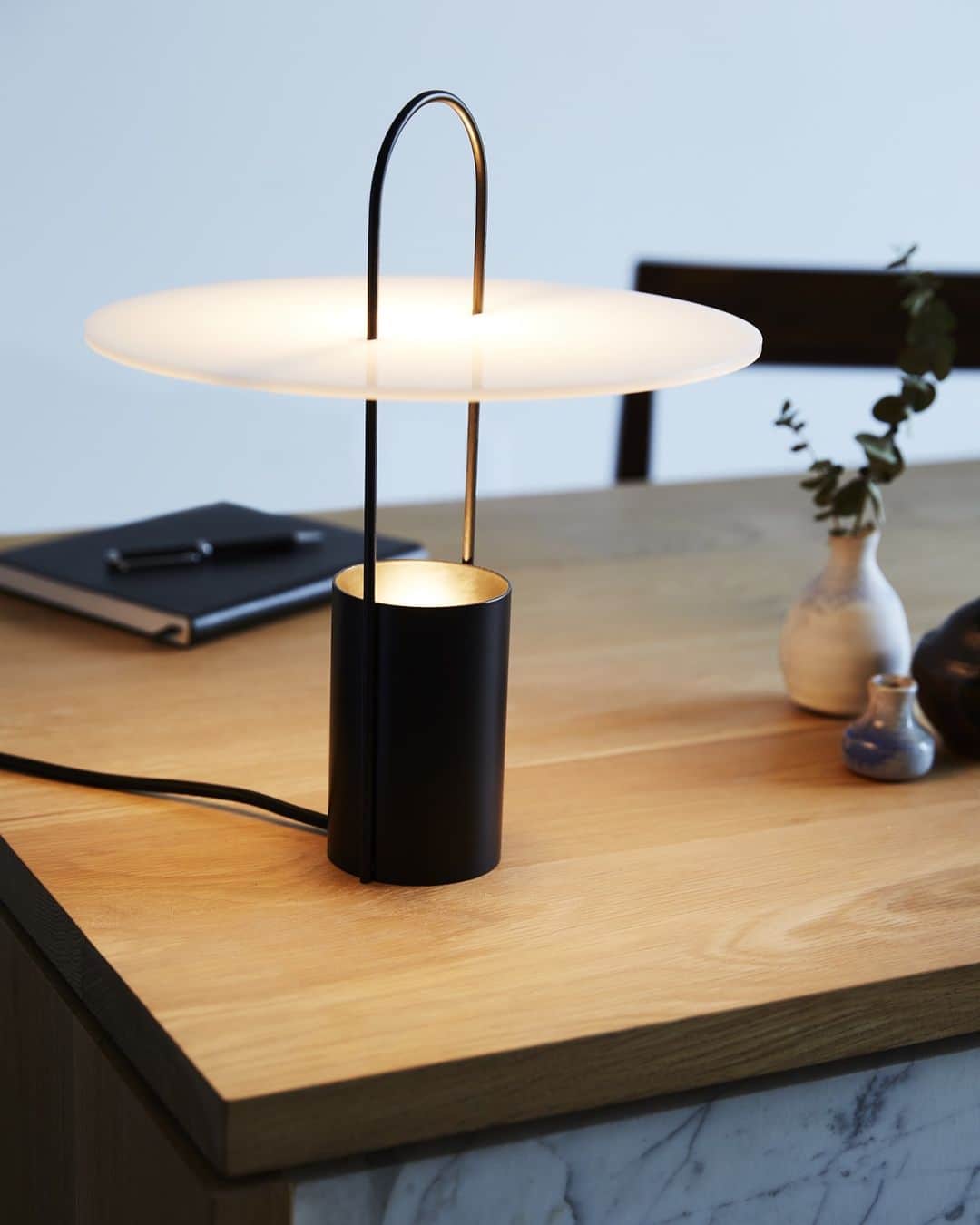 Design Milkのインスタグラム：「The NOMADE table lamp is the direct result of the greatness + opportunity that can emerge from @lampthecompetition! 💡 In 2020, Design Milk collaborated with @antoinerouzeaustudio + @hollisandmorris to bring the designer's winning modern, minimalistic lighting to market. You never know what's next – stay tuned for the 2024 competition! \\\ 🔗 Read more about the NOMADE + L A M P at the link in bio! #designcompetition #lighting #collaboration」