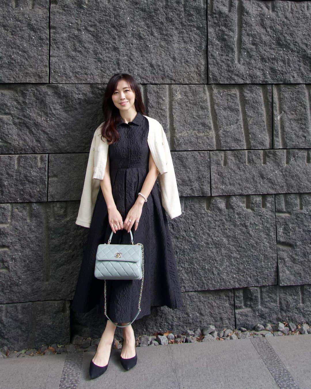 ImotoEtsuyo さんのインスタグラム写真 - (ImotoEtsuyo Instagram)「#おはようございます ・ ・ 先日の #女子会　コーデ #ジャケット ➡︎ @diagramofficial  #ワンピース➡︎ @birthdaybashshop  #bag ➡︎ @chanelofficial  ・ 久しぶりに4人で集まれて 楽しい時間でした。 帝国ホテルの地下 とってもお得なバーでした。  ・ ・ ・ #コーデ #アラフィフ  #アラフィフコーデ  #きれいめコーデ  #fashion  #きれいめ  #エレガント  #上品コーデ  #大人コーデ  #大人ファッション #bar  #帝国ホテル  #imperialhotel  #ハッピーアワー」11月16日 7時48分 - bisuhada