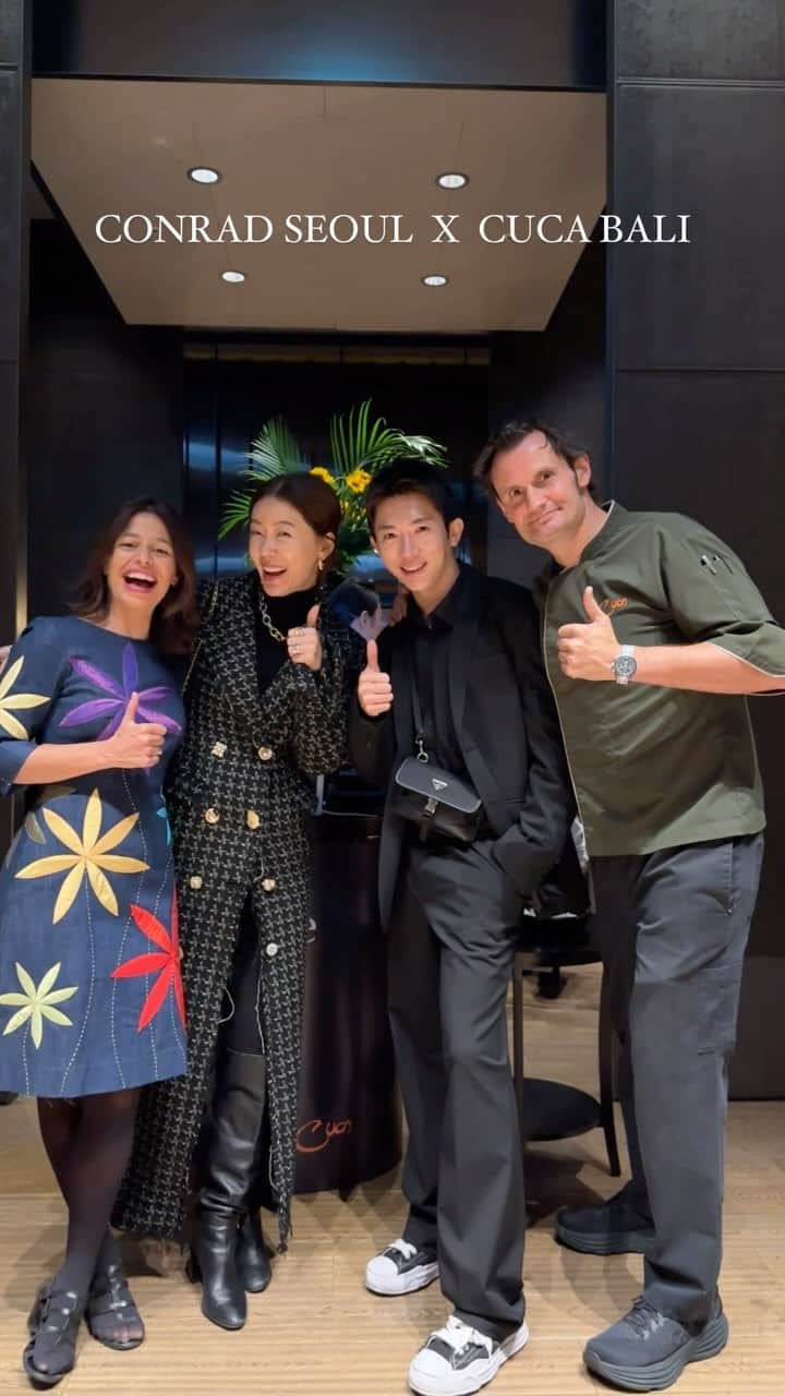 アン・ソニョンのインスタグラム：「@conradseoul x @cucabali 🌴🍽️😋 발리 짐바란의 유명 레스토랑 쿠카와 콘래드서울의  37그릴앤바 콜라보팝업 딱 3일간 시작해요!  인기 타파스 메뉴부터 콜라보 디저트까지 2시간 동안 입호강 “음식들어가요 입 벌리세요 ㅋㅋㅋㅋㅋㅋ”  @anney_an_love 선영누나 마지막 코스는 #빼고빼고카페 😜 그리고 콘래드 37그릴앤바의 한강뷰는 보너스💜 예약은 @conradseoul」