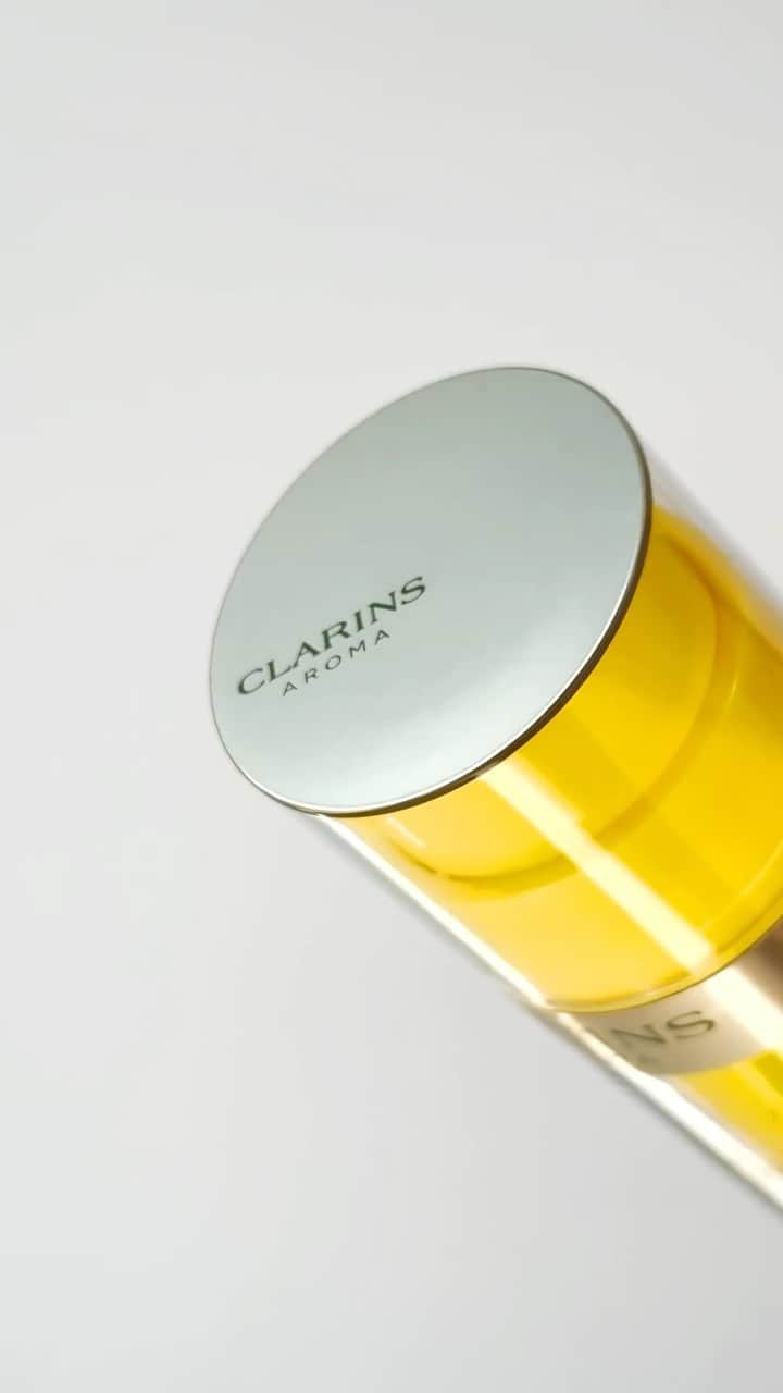 Clarins Canadaのインスタグラム：「Take care of yourself and your skin during the cold season with our Aroma Collection! Enriched with wild mint and rosemary extract, these products will awaken all your senses while caring for your skin. 💛⁣ __________⁣ Prenez soin de vous et de votre peau pendant la saison froideavec notre collection Aroma ! Enrichis en extraits de menthe sauvage et de romarin, ces produits éveilleront tous vos sens tout en prenant soin de votre peau. 💛⁣ .⁣ .⁣ .⁣ #ClarinsAroma #PlantTherapy #PlantScience #HomeSpa」