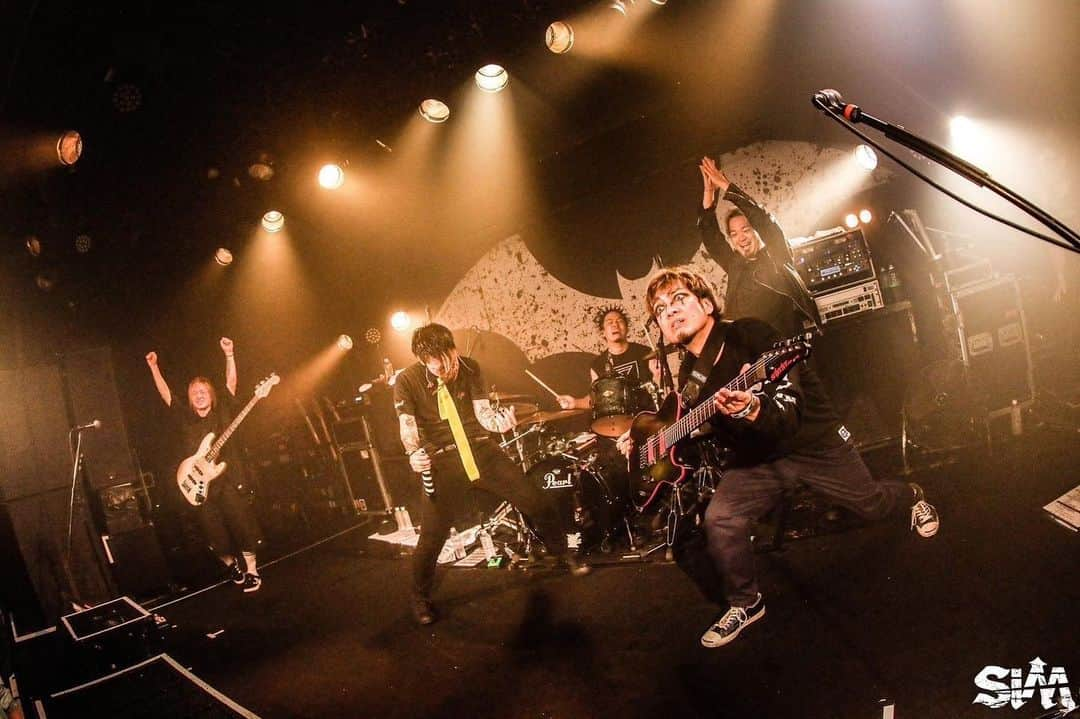 SiMのインスタグラム：「“PLAYDEAD” WORLD TOUR SEASON 1 at 金沢 EIGHT HALL  ありがとうございました！  Photo by @koheisuzukiphoto   #SiM #SiM6th #PLAYDEAD」