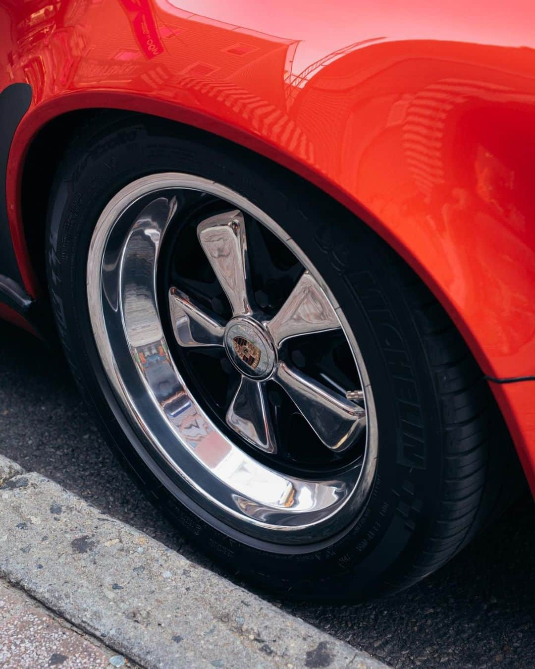 Porscheさんのインスタグラム写真 - (PorscheInstagram)「Guards Red is more than just a colour. ❤️  It encapsulates the history of Porsche. Discover how New York based barber Richard Mendoza got his hands on his dream car, in his dream shade, at the link in our bio.」11月16日 19時00分 - porsche