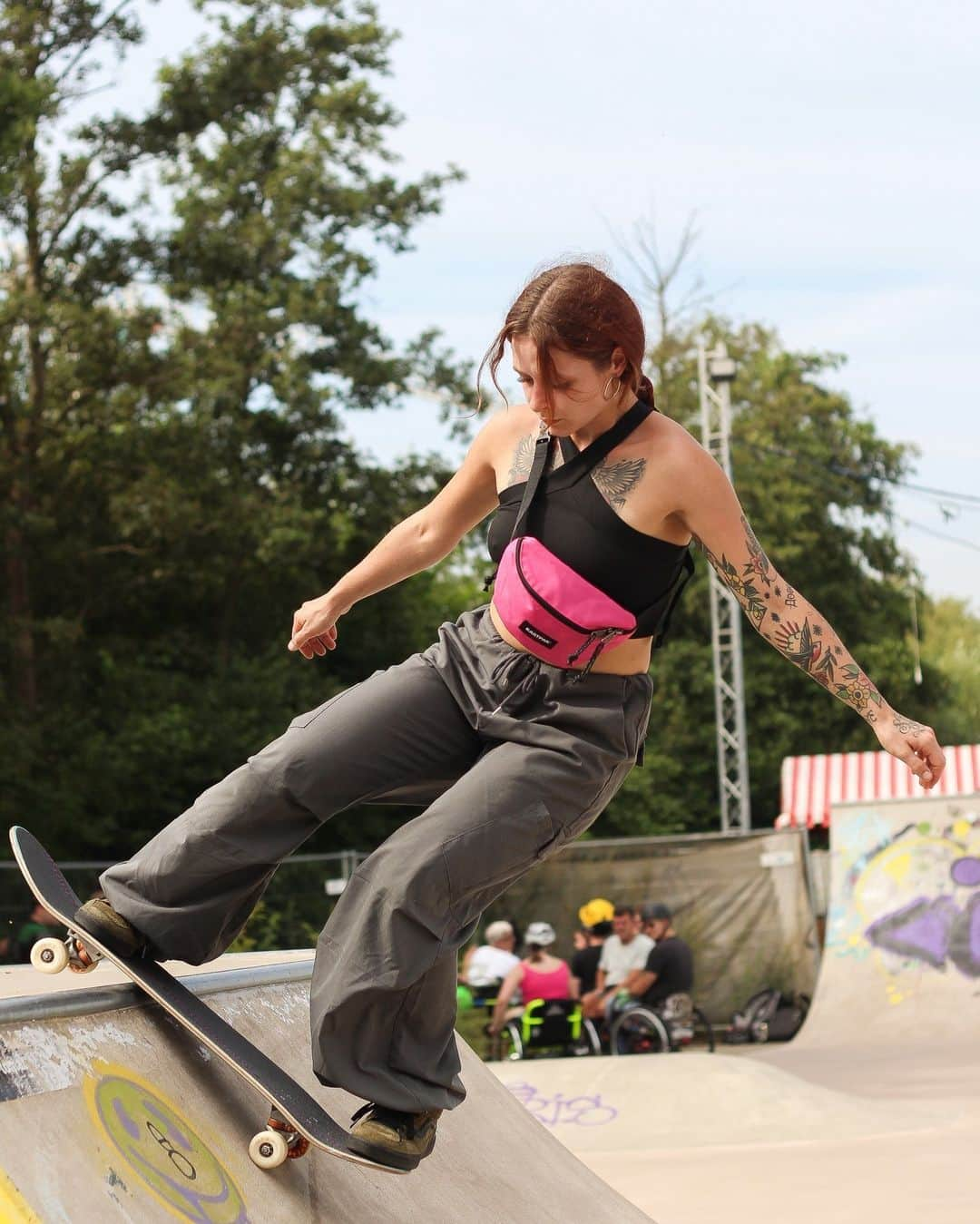 イーストパックのインスタグラム：「A glimpse of @girlsrule_project skateboard sessions in Hamburg.  #builttoresist」