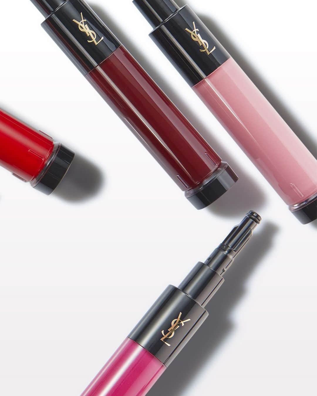 Yves Saint Laurent Beautyのインスタグラム：「Velvet to the touch; with a matte finish - the ultimate in comfort meets cool sophistication. ROUGE SUR MESURE offers thousands of colour possibilities unique to you and perfect to bring on the go. ​ #YSLBeauty #RougeSurMesure​」