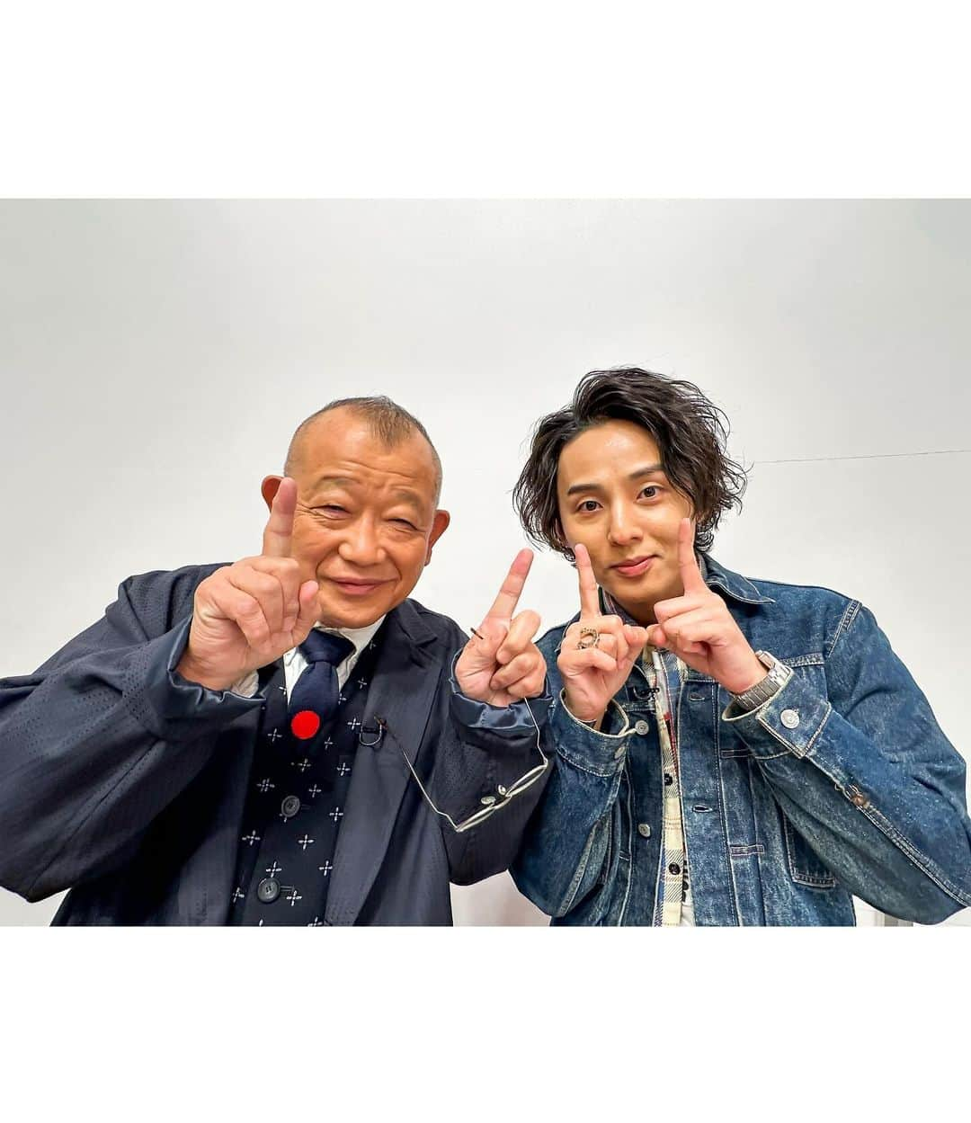 TBS「A-Studio」さんのインスタグラム写真 - (TBS「A-Studio」Instagram)「. 11月の”☝🏻☝🏻”  なんだか可愛らしいお2人が とれました👬☝🏻☝🏻  ▶︎11/10 放送 藤ヶ谷さん衣装 Denim Jacket,Pants,Cutsaw, Shirts,Shoes : spike shimokitazawa(vintage)  #ベーガヤ #Aスタプラス #笑福亭鶴瓶 #藤ヶ谷太輔」11月16日 17時32分 - astudio_tbs