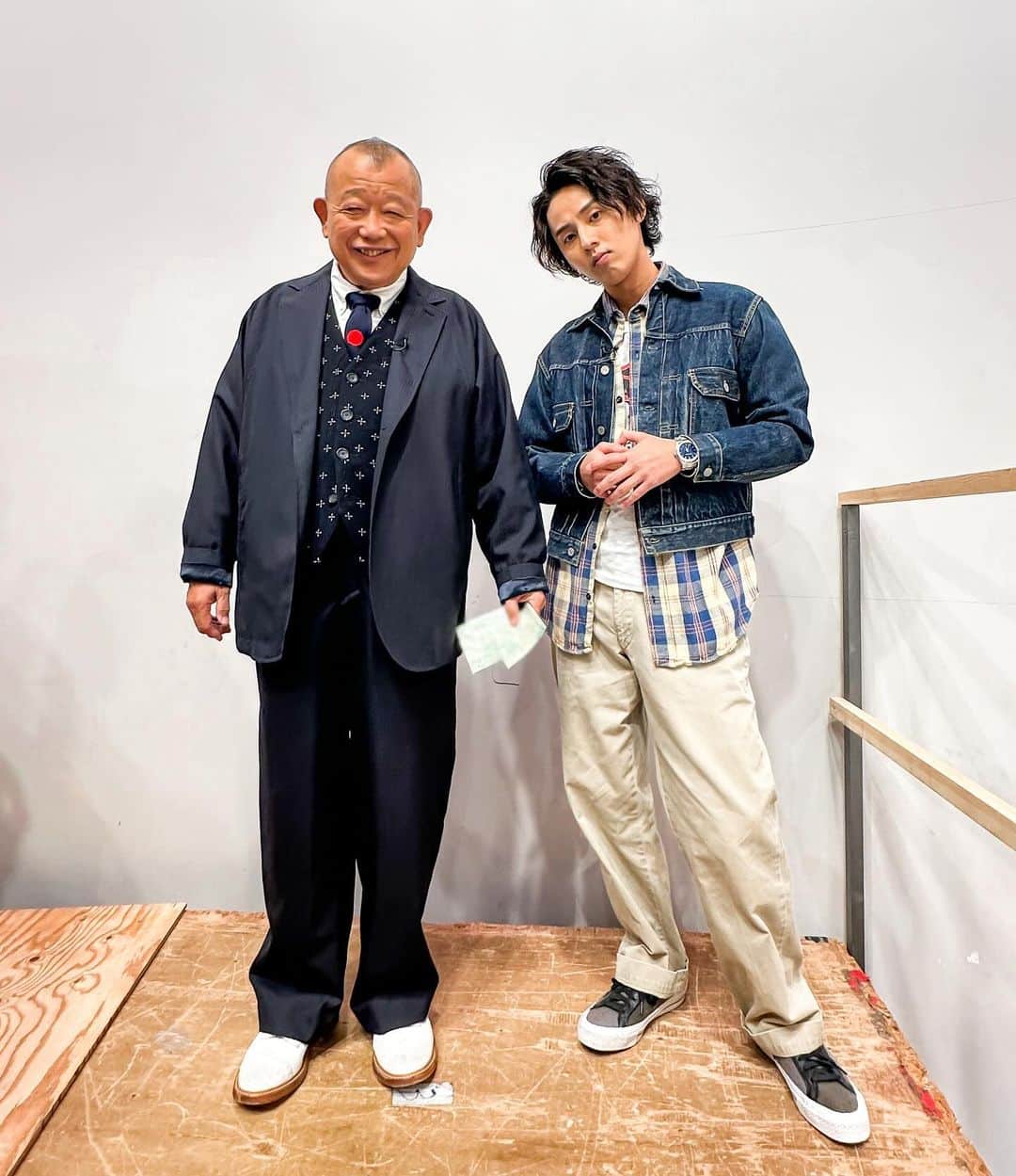TBS「A-Studio」さんのインスタグラム写真 - (TBS「A-Studio」Instagram)「. 11月の”☝🏻☝🏻”  なんだか可愛らしいお2人が とれました👬☝🏻☝🏻  ▶︎11/10 放送 藤ヶ谷さん衣装 Denim Jacket,Pants,Cutsaw, Shirts,Shoes : spike shimokitazawa(vintage)  #ベーガヤ #Aスタプラス #笑福亭鶴瓶 #藤ヶ谷太輔」11月16日 17時32分 - astudio_tbs