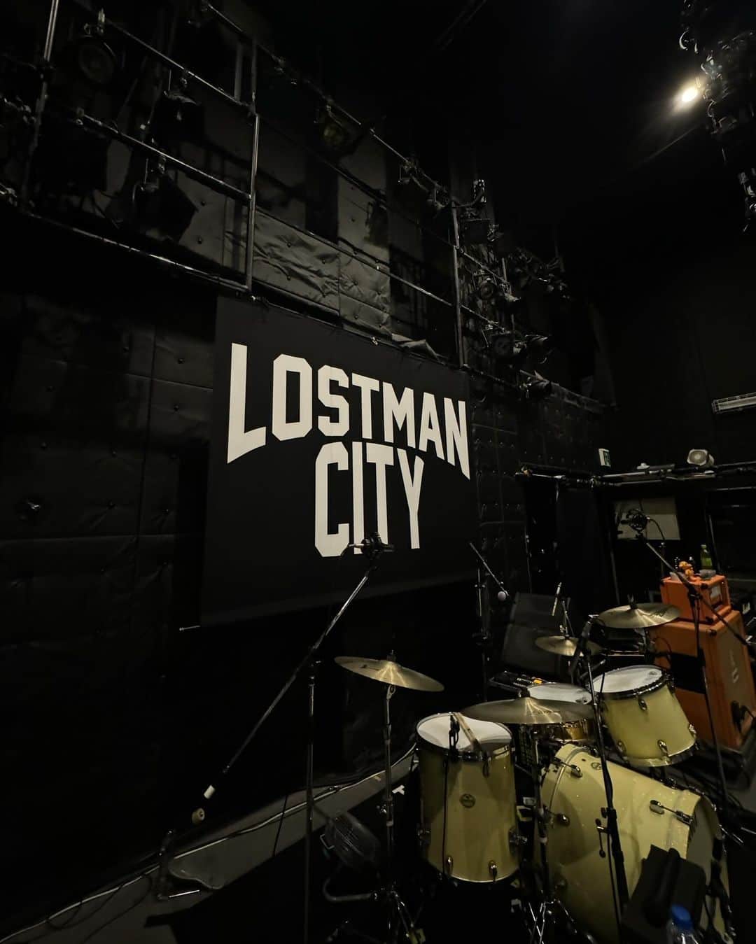 有江嘉典のインスタグラム：「本日はコレ。 LOSTMAN GO TO CITY 2023-24  6本目。浜松 MADOWAKU  今日から長いブロックのスタート。どうぞよろしくお願い致します！  #thepillows」