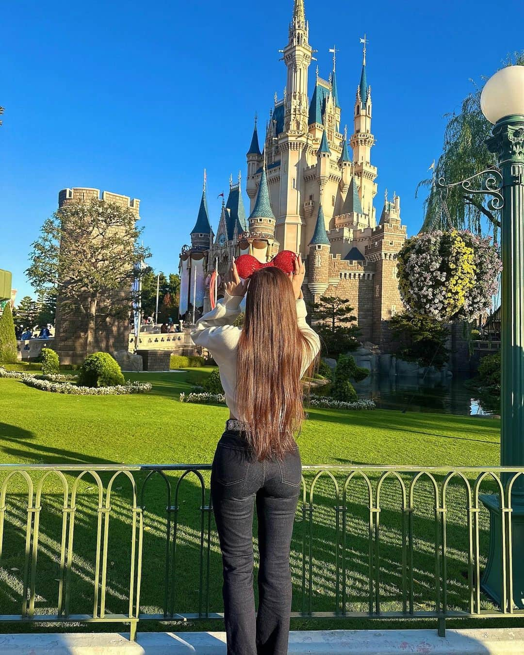 JENNYさんのインスタグラム写真 - (JENNYInstagram)「4年ぶりにディズニーに！！！🐭🏰❤️  ラストの時間まで全力で楽しんできた🤭 美女と野獣には感動しすぎて気づいたら涙出てた🥹🌹✨  #ディズニーランド #ディズニー #disney」11月16日 17時38分 - jenny5up