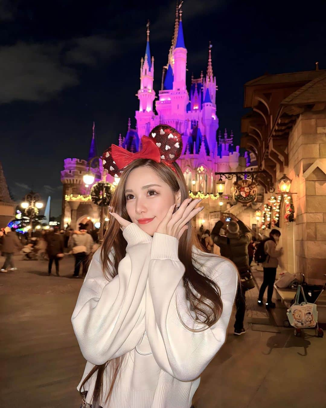 JENNYさんのインスタグラム写真 - (JENNYInstagram)「4年ぶりにディズニーに！！！🐭🏰❤️  ラストの時間まで全力で楽しんできた🤭 美女と野獣には感動しすぎて気づいたら涙出てた🥹🌹✨  #ディズニーランド #ディズニー #disney」11月16日 17時38分 - jenny5up