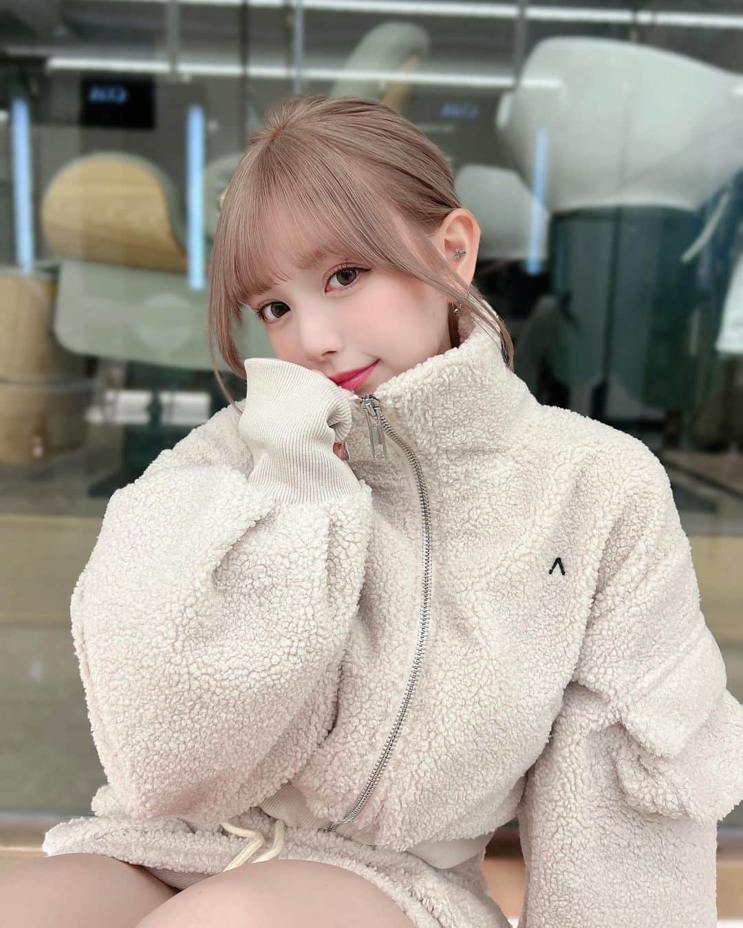 若林萌々さんのインスタグラム写真 - (若林萌々Instagram)「髪色カワイイ🤍⛄️」11月16日 17時42分 - wakabayashimomo
