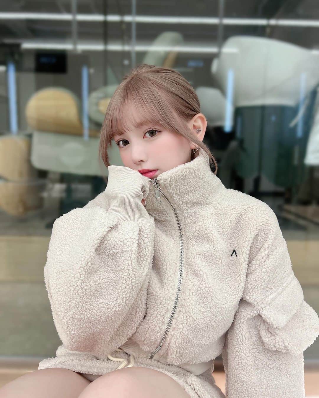 若林萌々さんのインスタグラム写真 - (若林萌々Instagram)「髪色カワイイ🤍⛄️」11月16日 17時42分 - wakabayashimomo