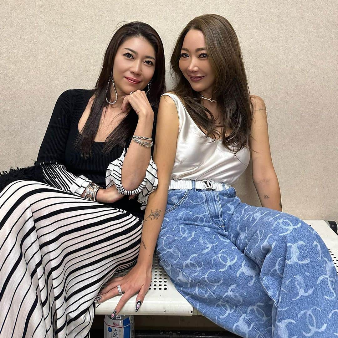 Taki Tanakaさんのインスタグラム写真 - (Taki TanakaInstagram)「#shima #hairshow 2023 @shima_official_account   1.w/ beautiful boys  2.3.4.今回は @yuyanara がトップでショーが始まりました。テーマはホラー。毎回奇想天外な世界を繰り広げて、みんなに新しい夢を見せてくれる奈良さん、かっこいいね。#Loveyou @akimoto_kozue も @shuzo___3120 も妖しく美しく。  @mattkuwata_official2018 とふたり、最前列かぶりつきのどセンターで拝見させて頂きました。  5.6.マットのホムパで出会った@davi.lopes.official と @leo.nakada もモデルで登場。気分は保護者w  7.SHIMAチームのフィナーレ。本番が無事終わった後のみなさんの素敵な笑顔。  8.バックステージでオフショット。パリコレに引き続き梢ちゃんをパパラッチ♡  9.可愛いマットちゃまと。  10. @kaorishima_  社長と。いつもの強め２ショットw #女帝  #izastagram」11月16日 17時42分 - tanakataki