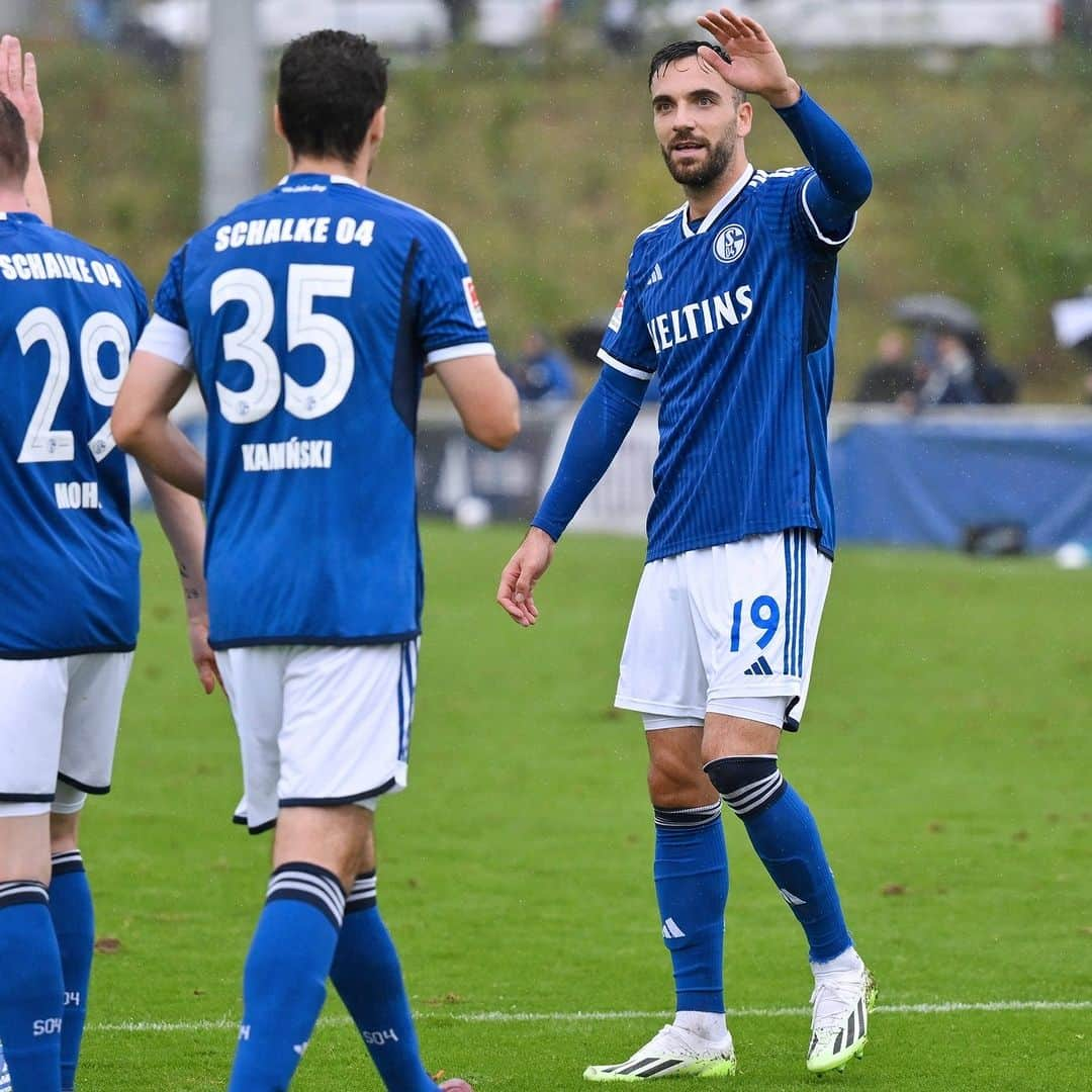 シャルケ04のインスタグラム：「⚒️ SPIELTACH 🆚 @patro_eisden  🕚 11.00 CET #⃣ #S04PAT  📺 LIVE auf YouTube . . #Schalke #S04 #Knappen #Football #Soccer #Fußball #Futbol #Matchday #EinLebenLang #🔵⚪️」