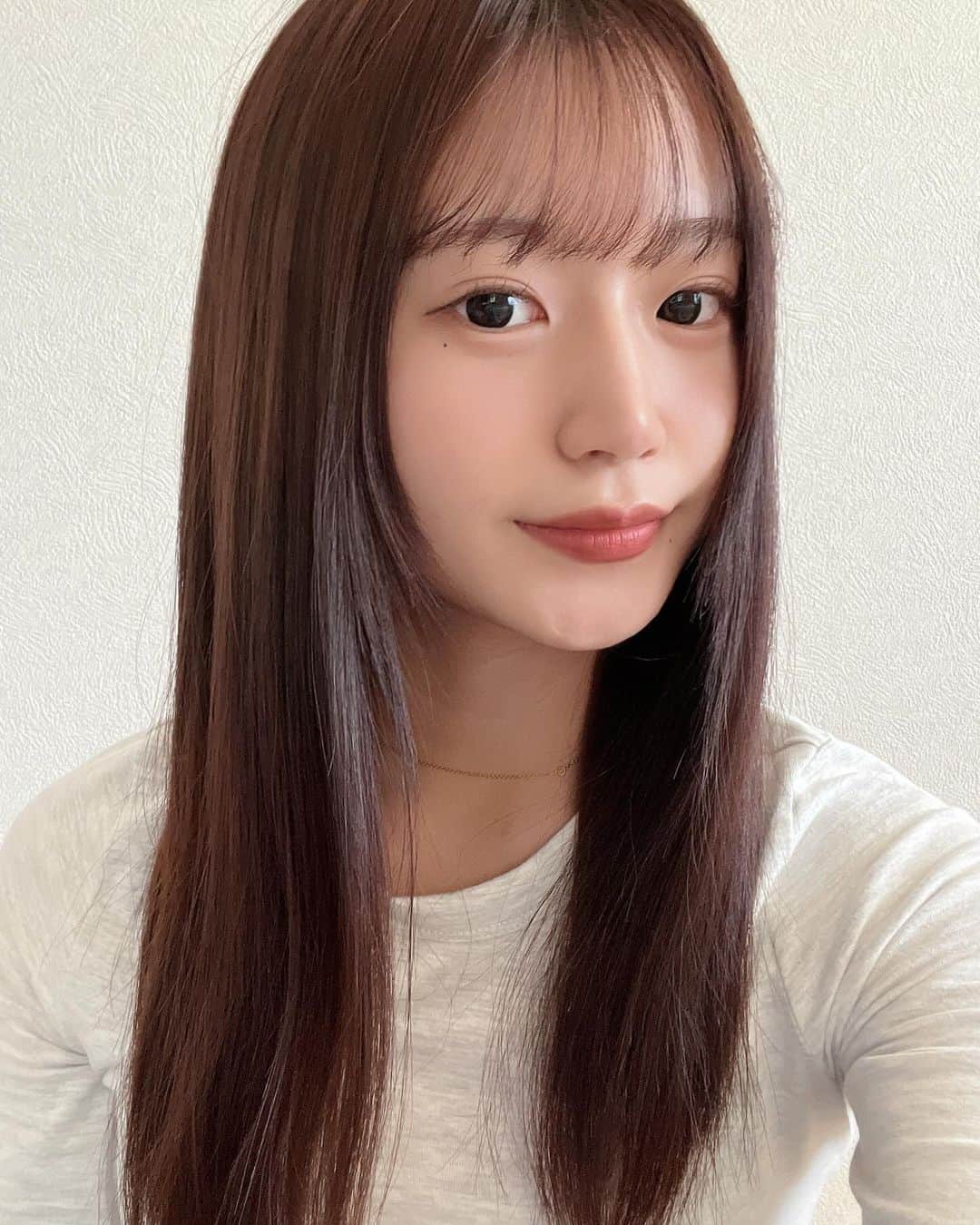 のインスタグラム：「 ︎︎  ︎︎ 最近リニューアルしてて使い始めた CLAYGEのシャンプーが良すぎたけんシェアするね🧴🫧  洗い心地が美容室でヘッドスパしたくらいに気持ちよくて 何より髪が美容室帰りレベルの艶感とサラサラに😭💖 周りからも褒められるのがこの仕上がり❣️  何より、パッケージも可愛いすぎるし フローラルムスクの香りもすごく良くてお気に入り♡  みんなも使ってみてね🫶🏻  #PR #New_CLAYGE #CLAYGE #クレージュ  #実感型スパ」