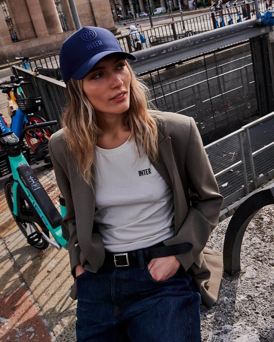 のインスタグラム：「Sophisticated simplicity and distinct identity ✨ Discover the Everyday Collection for your everyday look 🐍🖤💙  #ForzaInter」