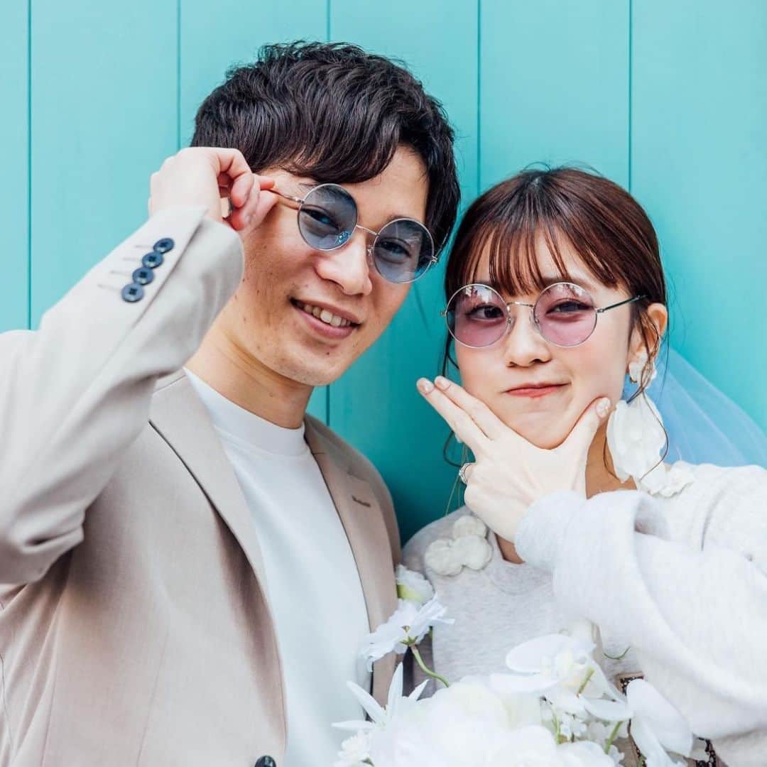 PIARYさんのインスタグラム写真 - (PIARYInstagram)「＼ おしゃれなロケーションフォトの様子をご紹介💕 ／ ポップなアイスクリーム屋さんの前で撮影をされた花嫁さま♪  撮影で大切にされたポイントや想いを インタビューさせていただきましたのでご紹介します🎤🧡  ① 前撮りのテーマを教えてください！ 👰「ポップなアイスクリーム屋さん前撮り🍨」  ② 今回ご紹介させていただくお写真で一番こだわったことは何ですか？ 👰「新婦のスタイリング👰‍♀️ ミニ丈のウェディングドレスにトレーナーを合わせて カジュアルな雰囲気を目指しました♡」  ③ 撮影でやってよかったことを教えてください！ 👰「カラーサングラスやカラフルなペロペロキャンディを 撮影アイテムとして用意しました🕶🍭 アクセントになったし、ポーズのバリエーションも増えたので 用意してよかったです✨」  ④ 前撮り撮影を終えての感想を教えてください♡ 👰「素敵な写真の仕上がりでカメラマンさんに感謝です☺️ 水色の壁のアイスクリーム屋さんもめちゃくちゃ可愛かった！✨ おすすめです！」  素敵なお写真は 1016_k_h_wedding さまからお借りしました♪ ぜひ参考にしてみてください☺️♥  ::::::::::୨୧::::::::::୨୧::::::::::୨୧:::::::::::୨୧::::::::::୨୧::::::::::୨୧:::: ウェディングアイテム通販サイトなら《 @piary_inst 》 人気のアイテムや結婚式準備のお役立ち情報を毎日配信中😊 ::::::::::୨୧::::::::::୨୧::::::::::୨୧:::::::::::୨୧::::::::::୨୧::::::::::୨୧::::  ＼PIARY花嫁サポーター 大募集！✨／  #ピアリー #piahana #piary花嫁サポーター の ハッシュタグをつけて、インスタに投稿しよう♪ 結婚式準備や当日の様子などをシェアしていただける方は ハイライトの「花嫁サポーター」よりご参加をお待ちしております🍀  #PIARY #ピアリー #結婚式 #結婚式準備 #結婚準備 #ウェディング #結婚 #プレ花嫁 #プレ花嫁さんと繋がりたい #プレ花嫁準備 #花嫁 #ナチュラルウェディング #ロケーションフォト」11月16日 18時01分 - piary_inst
