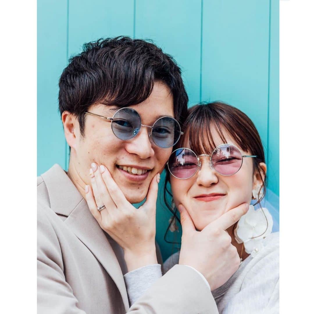PIARYさんのインスタグラム写真 - (PIARYInstagram)「＼ おしゃれなロケーションフォトの様子をご紹介💕 ／ ポップなアイスクリーム屋さんの前で撮影をされた花嫁さま♪  撮影で大切にされたポイントや想いを インタビューさせていただきましたのでご紹介します🎤🧡  ① 前撮りのテーマを教えてください！ 👰「ポップなアイスクリーム屋さん前撮り🍨」  ② 今回ご紹介させていただくお写真で一番こだわったことは何ですか？ 👰「新婦のスタイリング👰‍♀️ ミニ丈のウェディングドレスにトレーナーを合わせて カジュアルな雰囲気を目指しました♡」  ③ 撮影でやってよかったことを教えてください！ 👰「カラーサングラスやカラフルなペロペロキャンディを 撮影アイテムとして用意しました🕶🍭 アクセントになったし、ポーズのバリエーションも増えたので 用意してよかったです✨」  ④ 前撮り撮影を終えての感想を教えてください♡ 👰「素敵な写真の仕上がりでカメラマンさんに感謝です☺️ 水色の壁のアイスクリーム屋さんもめちゃくちゃ可愛かった！✨ おすすめです！」  素敵なお写真は 1016_k_h_wedding さまからお借りしました♪ ぜひ参考にしてみてください☺️♥  ::::::::::୨୧::::::::::୨୧::::::::::୨୧:::::::::::୨୧::::::::::୨୧::::::::::୨୧:::: ウェディングアイテム通販サイトなら《 @piary_inst 》 人気のアイテムや結婚式準備のお役立ち情報を毎日配信中😊 ::::::::::୨୧::::::::::୨୧::::::::::୨୧:::::::::::୨୧::::::::::୨୧::::::::::୨୧::::  ＼PIARY花嫁サポーター 大募集！✨／  #ピアリー #piahana #piary花嫁サポーター の ハッシュタグをつけて、インスタに投稿しよう♪ 結婚式準備や当日の様子などをシェアしていただける方は ハイライトの「花嫁サポーター」よりご参加をお待ちしております🍀  #PIARY #ピアリー #結婚式 #結婚式準備 #結婚準備 #ウェディング #結婚 #プレ花嫁 #プレ花嫁さんと繋がりたい #プレ花嫁準備 #花嫁 #ナチュラルウェディング #ロケーションフォト」11月16日 18時01分 - piary_inst