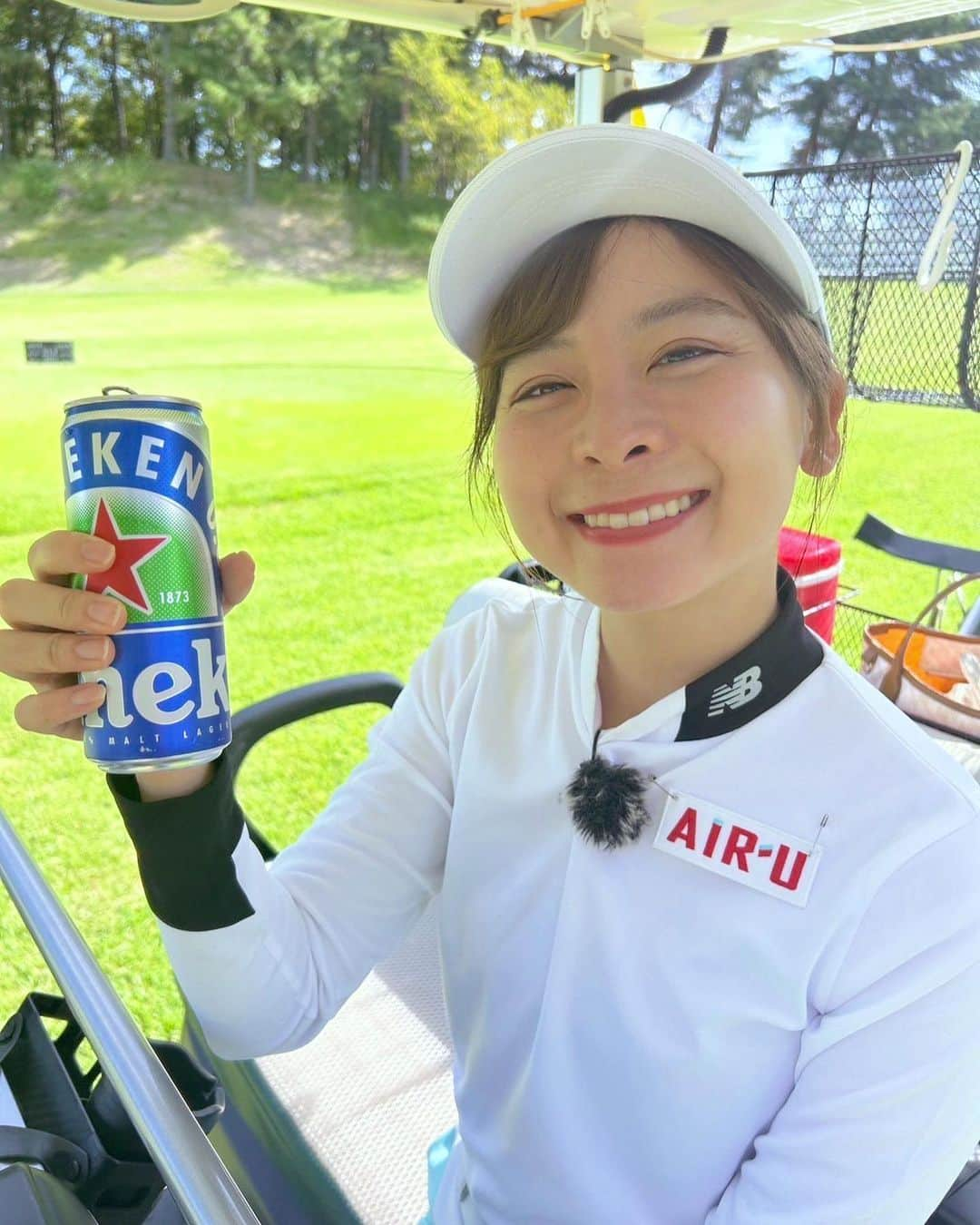 なみきさんのインスタグラム写真 - (なみきInstagram)「私が今飲んでいるのはなんでしょう？☺️   これは脱アルコール製法で作られているハイネケン0.0です！   ノンアルコールなので、 ゴルフ中でみんなで楽しめますし、私もゴルフ場まで運転していくことが多いのでありがたい！！   普通のビールのような本格的な味わいなので、 ぜひみなさんにも楽しんで欲しいです！    @heineken_jp  #PR #Heineken #ハイネケン #ハイネケンゼロゼロ #ノンアルコール #ノンアル #ゴルフ女子 #ゴルフウェア #ゴルフウェアコーデ」11月16日 17時53分 - namiki_golf