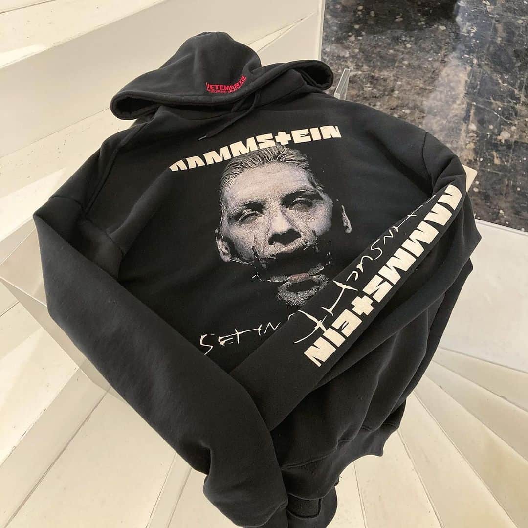 RINKAN渋谷店のインスタグラム：「. 《 VETEMENTS 》  MODEL : ×RAMMSTEIN ⁡ －－－－－－－－－－ー－－－－－－－－－－－－－－  商品の詳細につきましてはDM、又はお電話にてお問い合わせ下さい。 ⁡ DMやお電話からの郵送販売も可能です。 ⁡ ショッピングローンなど各種お支払い方法もご用意しておりますのでご相談下さい。 ⁡ International shipping is available. Please contact us though DM. ⁡ ⁡ 〈RINKAN SHIBUYA〉 TEL：03-5458-3050 LINE ID：@283swjhf」