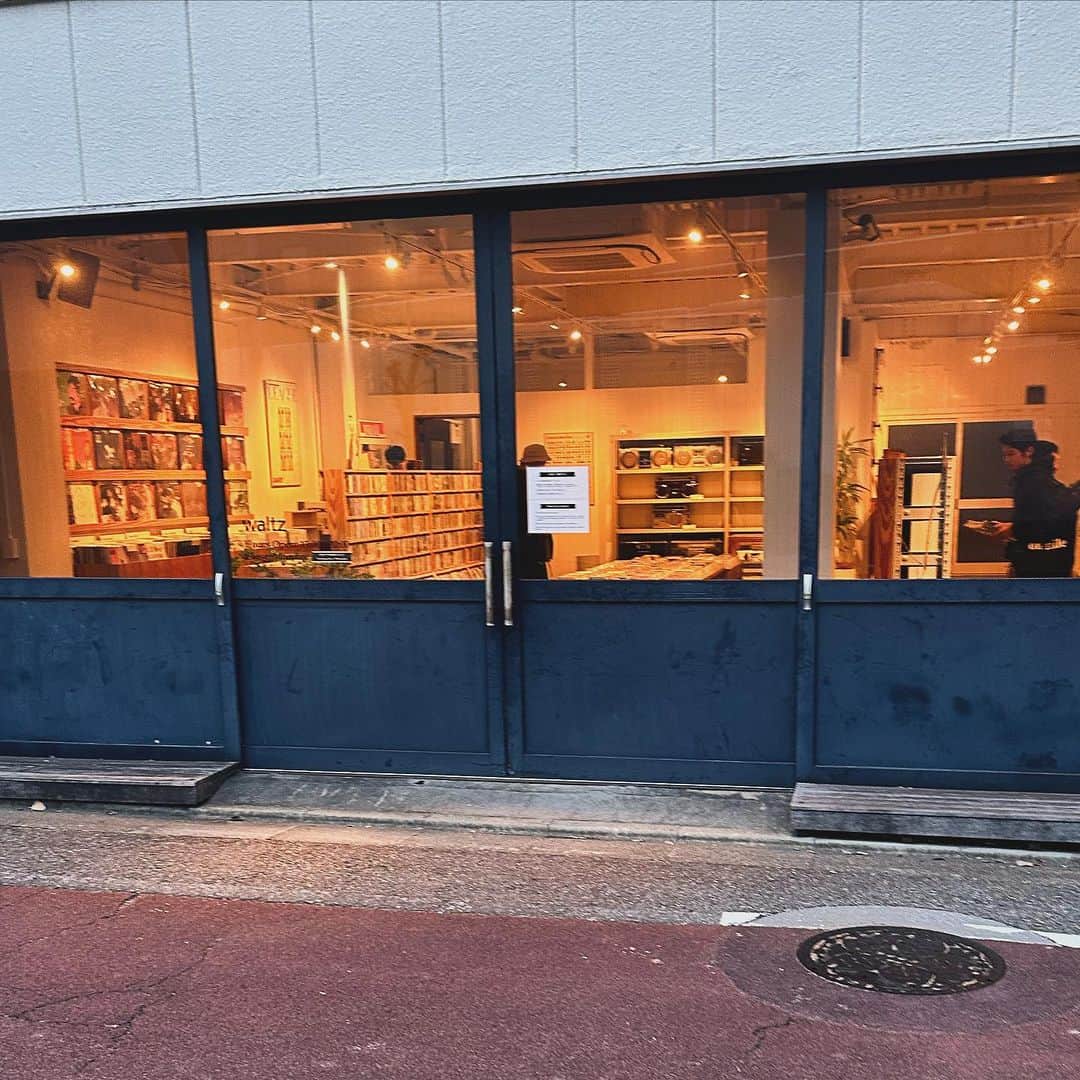 のインスタグラム：「久しぶりに @waltz_tokyo_japan へ。新しいフランス製の「ウォークマン」を購入。」