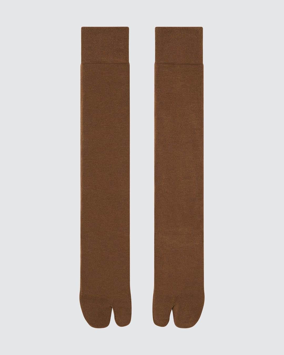 ユニクロさんのインスタグラム写真 - (ユニクロInstagram)「Uniqlo and Mame Kurogouchi Fall/Winter 2023. The second collection is the HEATTECH Collection. The first HEATTECH waffle material is a top and bottom set-up which is good as outside wear or loungewear. Warm short socks, long socks, and tights made of HEATTECH material are also available.   @MAMEKUROGOUCHI #mamekurogouchi #uniqlomamekurogouchi #UNIQLO #LifeWear  *The launch date and availability differ among regions.」11月17日 9時00分 - uniqlo