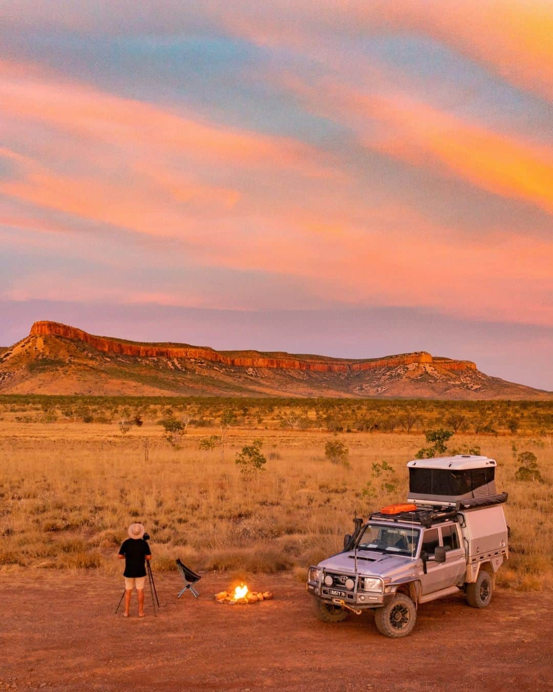 Australiaのインスタグラム：「Alert the group chat... we've got our next adventure sorted! 📣🌟 @condenasttraveller's ultimate list of the *best* places to visit in 2024 has just dropped, and we're thrilled to share that TWO #Aussie gems, @westernaustralia's @thekimberleyaustralia and @visitnsw's #NorthernRivers have been named in the exciting collection. #Australia also dominated the 'Best Places to go in Australia, New Zealand & the South Pacific' category, with an incredible 8 of only 11 destinations featured being located Down Under 💁‍♀️👏 Included in the lineup was @visitbrisbane, #HuonValley, @authentickangarooisland, #TheKimberley, #NorthernRivers, @sydney, Torres Strait Island and @yarravalleydandenongranges.   #SeeAustralia #ComeAndSayGday  ID:  1.A man stands in front of a tripod before an impressive Australian outback landscape. A campfire is lit next to him. A silver 4WD is parked on the other side of the campfire. The cotton-candy sky shows its sunset, illuminating the range in a soft orange glow. 2. A white lighthouse stands proudly on top of a grassy hill. The ocean can be seen to the right of the frame. The sky is coloured by the glow of sunrise.」