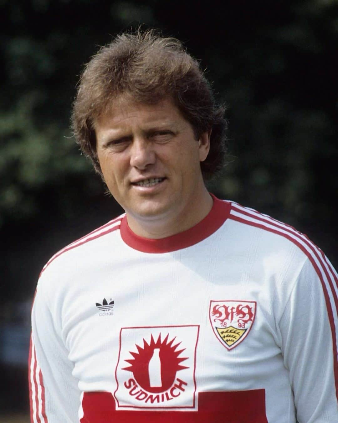 VfBシュトゥットガルトのインスタグラム：「Herzlichen Glückwunsch zum 75. Geburtstag, Arie Haan! 🥰 Der VfB dankt seinem ehemaligen Trainer für seinen Einsatz und wünscht ihm alles Gute und viel Gesundheit im kommenden Lebensjahr. 🙏⚪🔴 🔗👉 http://go.vfb.de/news4337  _ #VfB #vfbstuttgart #vfbstuttgart1893 #auscannstatt #furchtlosundtreu #VfBInsta」