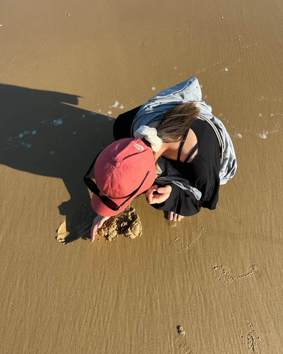 パフ・クオのインスタグラム：「抓🫶🏻  . . .  #海邊吹吹風」