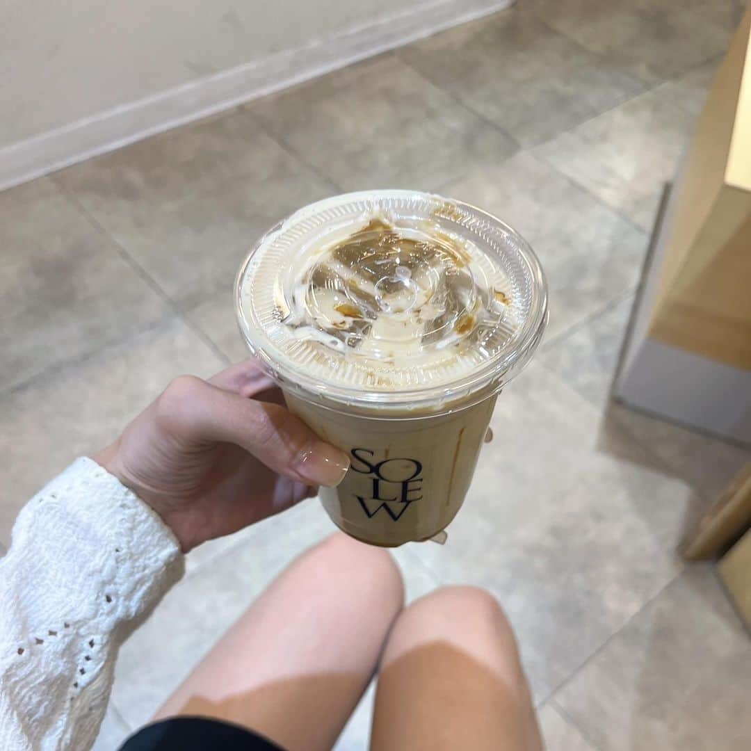 島袋香菜のインスタグラム：「☕♡  #solew #cafe #韓国カフェ」