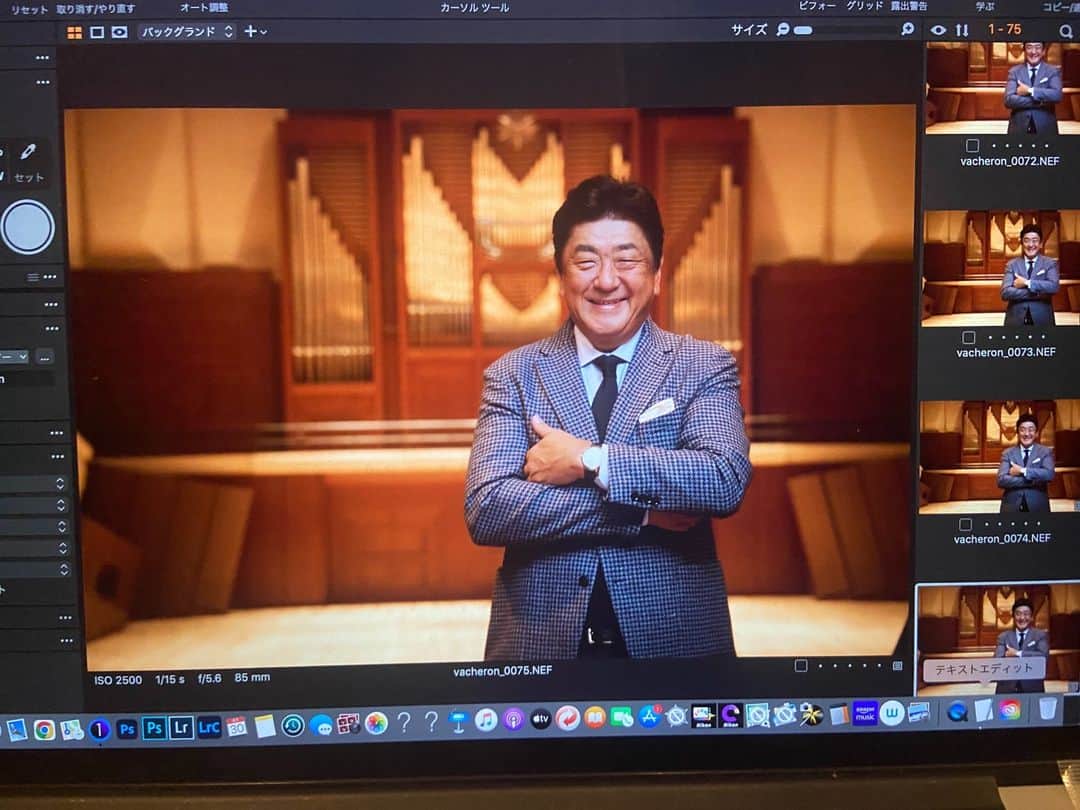 佐渡裕さんのインスタグラム写真 - (佐渡裕Instagram)「昨年ジュネーブの本社を訪問させていただいた、スイスの時計ブランド「ヴァシュロン・コンスタンタン」の企画で、プレジデント・スタイルにインタビューの取材を受けました。 今回嬉しかったのは、今年音楽監督に就任した新日本フィルの本拠地であり、「すみだ音楽大使」としても活動している僕の新しいホームであるすみだトリフォニーホールを使って、素晴らしい写真を撮ってもらったことです。 1階席の一番後ろ、普段あまり行くことのない通路までグッと下がって撮影することで、美しいパイプオルガンを背景にカッコいい仕上がりとなりました。この位置で僕を撮るために、カメラマンやスタッフはさらにその後ろの踊り場まで下がるという舞台裏でした。 時計とホールに似合う衣装とヘアメイクをしてもらい、終始楽しい撮影でした。ちなみに舞台上で何やら嬉しそうに座っているショットは、前の晩に料理した「トウモロコシご飯」のレシピをスタッフに説明しているところです（笑） 素敵な写真と合わせてぜひ記事もお読みください。  https://style.president.jp/watch/2023/1101_007901.php  I was interviewed by web magazine “President Style” for a project of the watch brand @vacheronconstantin, which I had an opportunity to visit their headquarters in Geneva last year. What made me happy this time was that I was able to take some great pictures at @triphonyhall , the base hall of @newjapanphil of which I became music director this year, and my new home as "Sumida Music Ambassador." I was able to get a cool shot with the beautiful pipe organ, going all the way down to the very back of the first floor seats, an aisle I don't usually go to. To take photo in this position, the photographer and crew had to go further back down onto on the landing behind it. I was given a costume and hair and makeup that suited the watch and the hall, and I enjoyed shooting from start to finish. By the way, a photo I sit on the stage looking kind of happy is when explained the recipe for the "cooked rice with corn" I cooked the night before! Please read the article as well as the wonderful photos!  #VacheronConstantin#ヴァシュロンコンスタンタン#OneOfNotMany #プレジデントスタイル#PresidentStyle #新日本フィルハーモニー交響楽団#NewJapanPhilharmonic#すみだトリフォニーホール#SumidaTriphonyHall #佐渡裕#YutakaSado @yutakasado_official」11月16日 18時12分 - yutakasado_official