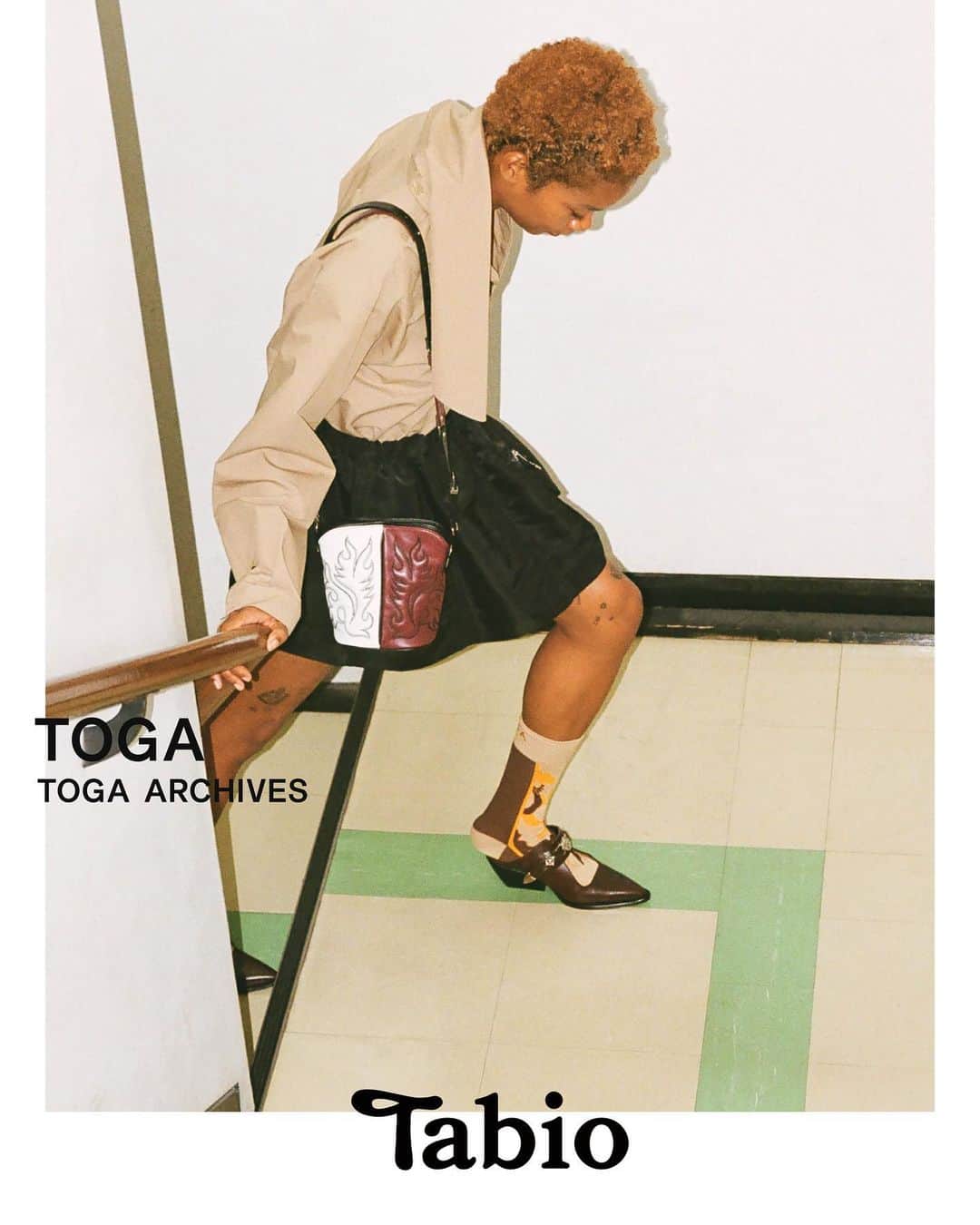 靴下屋公式アカウント（tabio）のインスタグラム：「. TOGA × Tabio limited socks  2023.11.17 Fri Release ⁡  ファッションデザイナー古田泰子が手がける 日本のファッションブランド「TOGA」と コラボレーションした靴下の第四弾を 11 月 17日(金)から発売します。 今回は足底にTOGAのロゴがデザインされた 人気のシアーシリーズや、 同系色でまとめたハイゲージのフラワーパターンなど 4種類のデザイン展開です。 これまで同様、スペシャルパ ッケージに入っているので ホリデーシーズンのギフトや自分への プレゼントにもぴったりです。 ⁡  . 【販売店舗】  ・Tabio公式オンラインストア ・TabioJapanGINZASIX  ・Tabio表参道ヒルズ  ・Tabio六本木ヒルズ ・Tabio NEWoMan横浜  ・Tabioアトレ品川  ・Tabio玉川高島屋S.C  ・Tabioジェイアール名古屋高島屋  ・Tabio名古屋ラシック  ・Tabio大丸梅田店  ・Tabio大丸神戸店  ・Tabioラシック福岡天神 ⁡   ⁡#tabio #タビオ #toga #togaarchives #トーガ  #トーガアーカイブス #togatabiosocks」