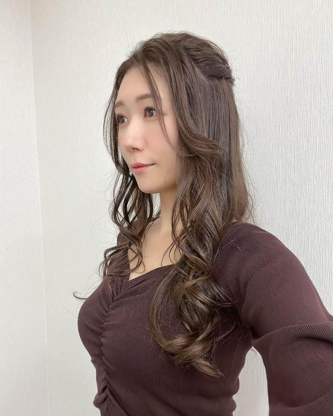 穂川果音さんのインスタグラム写真 - (穂川果音Instagram)「hair style  ハーフアップだよ〜  #ハーフアップアレンジ　#ヘアアレンジ　#hairarrange #アベプラ　#アナウンサーコーデ」11月16日 18時18分 - hokawakanonn