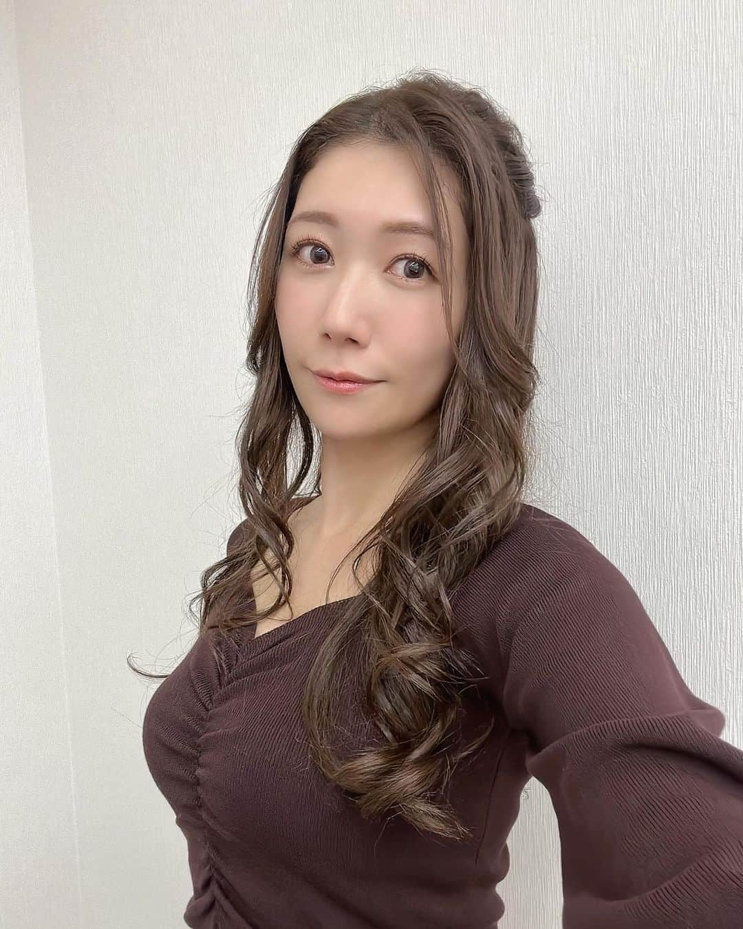 穂川果音さんのインスタグラム写真 - (穂川果音Instagram)「hair style  ハーフアップだよ〜  #ハーフアップアレンジ　#ヘアアレンジ　#hairarrange #アベプラ　#アナウンサーコーデ」11月16日 18時18分 - hokawakanonn