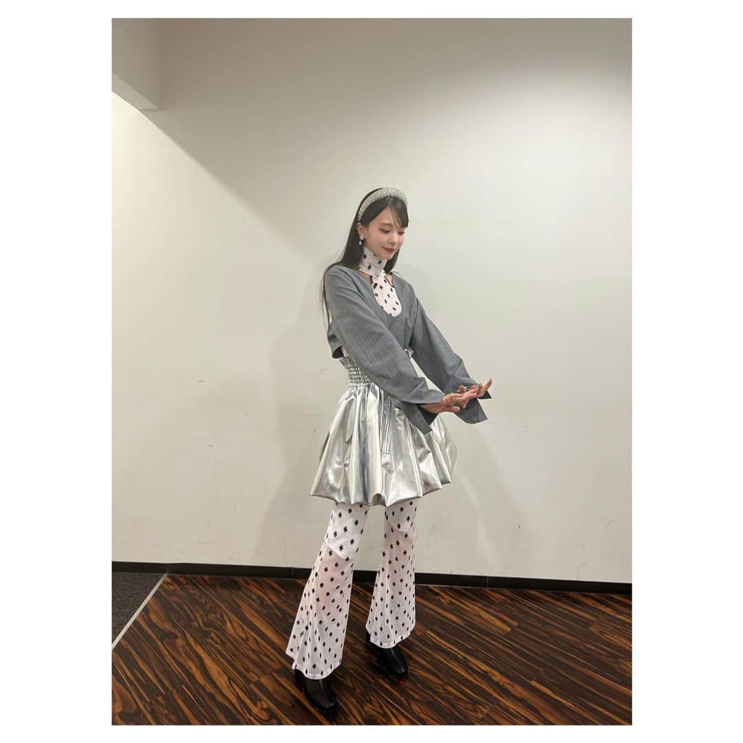 川口ゆりなさんのインスタグラム写真 - (川口ゆりなInstagram)「． ． 11/17  今夜22:00からABEMAで放送!  『日本人出場者 緊急出演!HYBEオーディション ミッション3振り返りSP』 に出演致します❄️ ． 世界を舞台に活躍した日本人練習生たちが…まさかの…なのです！ ． さらに難易度があがったミッション3も振り返っています! みなさんも一緒に ドリアカ を楽しみましょう♡ ． 素敵なお衣装👗 Tops, Skirt, Bottoms @sorin__official  Headband @abiste_official  Earrings,Blacelet,Ring @phthalo_jewelry  Boots @dianashoespress  ． ．」11月17日 12時05分 - kawaguchi_yurina_official