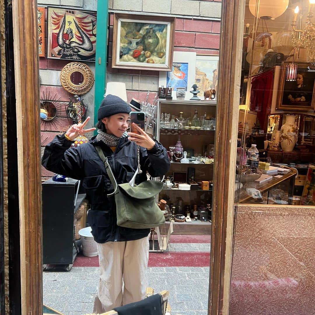 薮下柊さんのインスタグラム写真 - (薮下柊Instagram)「フランスで行った蚤の市の思い出☺️  掘り出し物いっぱい🇫🇷✨  #paris #クリニャンクール蚤の市」11月16日 18時20分 - __yabushita_shu__