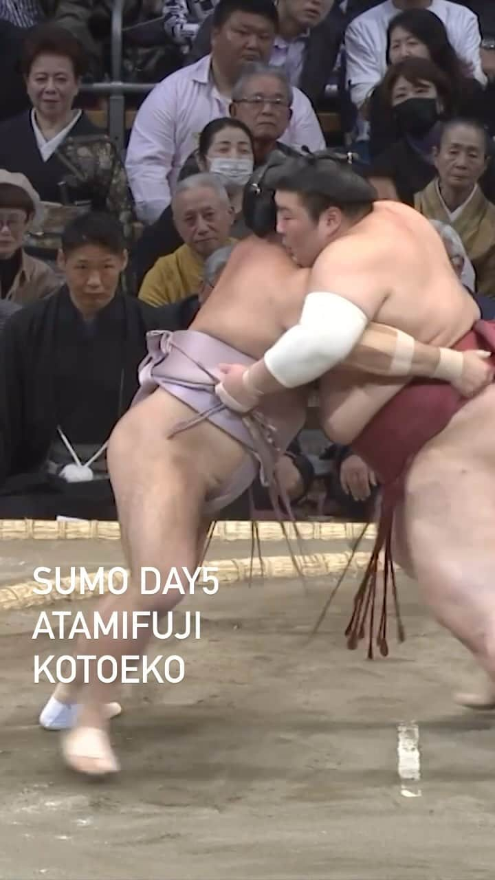 日本相撲協会のインスタグラム：「大相撲九州場所　5日目 琴恵光-熱海富士  #sumo DAY5 Atamifuji Kotoeko  @sumokyokai #相撲 #九州場所 #九州 #福岡 #お相撲さん #イベント #japan #japanculture #熱海富士 #琴恵光 #ATAMIFUJI #KOTOEKO」