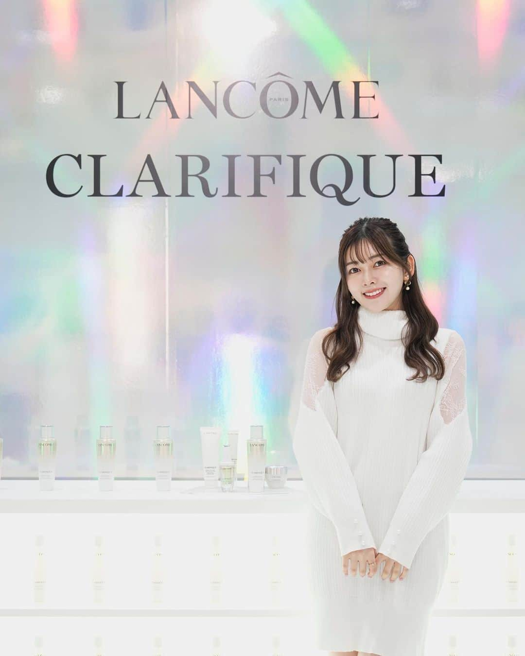 長岡真由（まゆちむ）さんのインスタグラム写真 - (長岡真由（まゆちむ）Instagram)「@lancomeofficial  新製品発表会に招待して頂き 行ってきました❄️🫧  ランコムの大人気化粧水 【 クラリフィック デュアル エッセンス ローション EX 】 がリニューアル登場するそうです♡♡  従来品から8倍の保湿持続力らしく 高保湿ケアできるし 4種の角質ケア(乳酸、フィチン酸、グリコール酸、サルチル酸)が配合されてて 保湿と角質ケアができるのが本当に魅力的🥲🤍  オイルも入ってて本当に素晴らしすぎます😭✨  タンイドルウルトラウェアリキッドＮ も リニューアルしたそうで 24時間崩れない軽いテクスチャー🫶🏻 マットかと思ったらツヤツヤになるからビックリした👶🏻✨  お姉さんがつけてたんだけど、崩れてなくて感動👏🏻  私はまだ使った事ないので楽しみ🥰🥰  #pr #クラリフィック #満たされ透明肌 #lancomeskincare #タンイドルウルトラウェアリキッド」11月16日 18時22分 - __mayucc