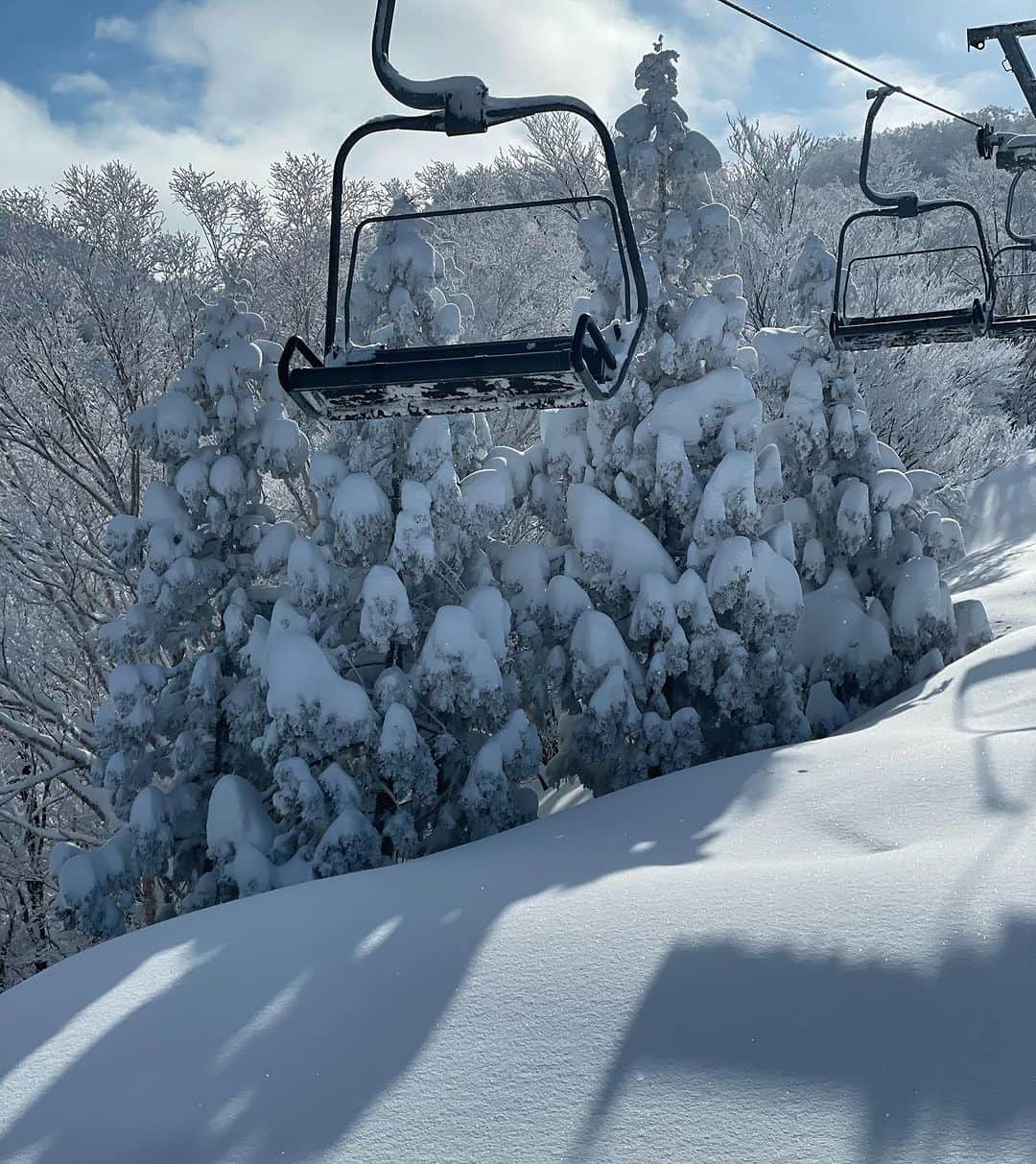 広野あさみのインスタグラム：「スキージャム勝山× @enjoy_event21 ツアー 定員まであと少しだそうです☺️  みんなで楽しく自然と冬を感じましょう！🏂  詳細は @enjoy_event21 まで✨」