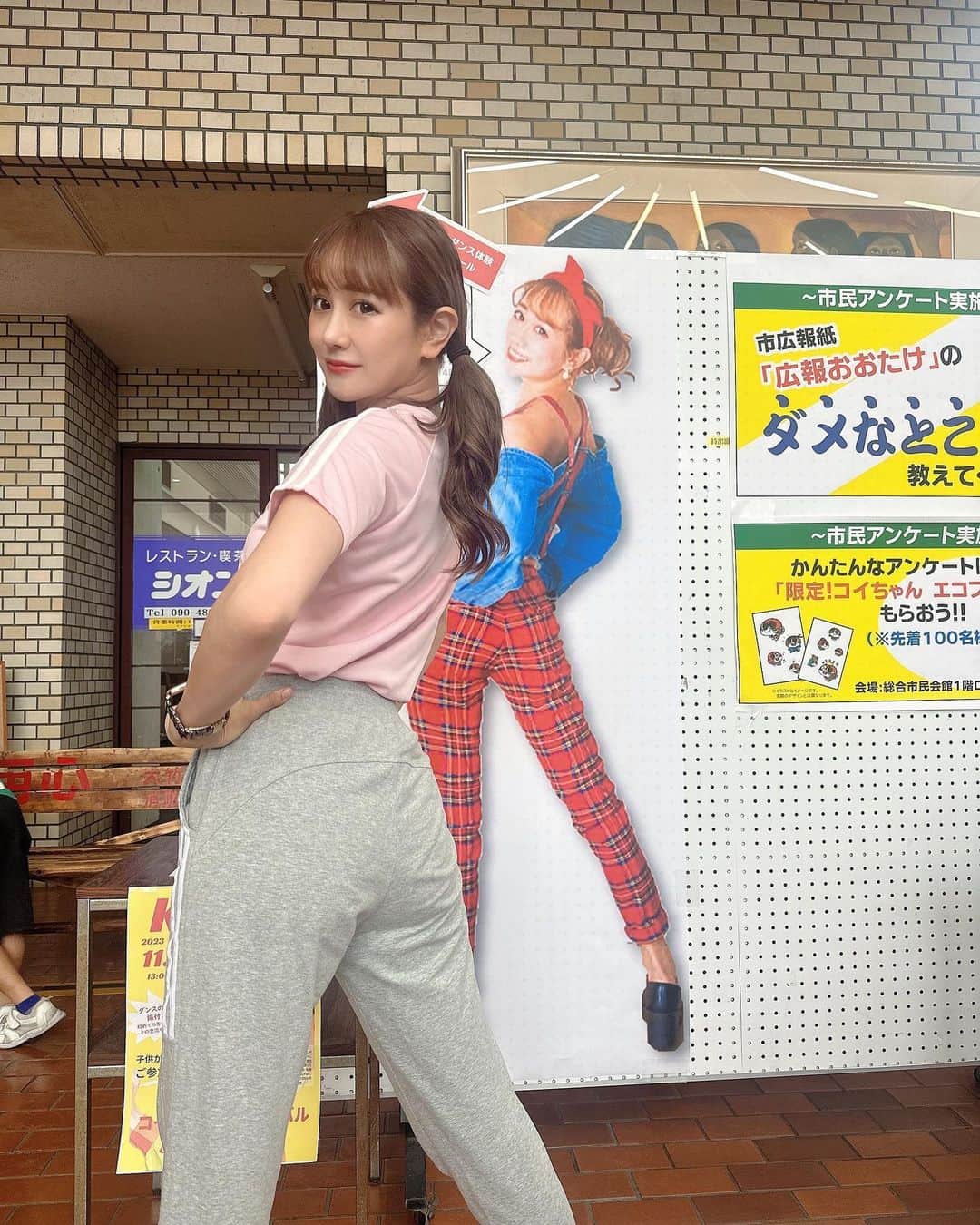 日向カンナさんのインスタグラム写真 - (日向カンナInstagram)「広島県大竹市でダンス体験イベントを開催いたしました👯✨✨こんなに沢山のファミリーの皆さんがやってきてくださいました👨‍👩‍👧! 今回体験してもらったのが、私が振付を担当しました、NHKみんなのうた「ダンディーひつじ執事」🐏 メェーメェメェーひ・つ・じ！ うんうん！可愛すぎる&子供たちのダンスの振り覚えの早さと記憶力が素晴らし過ぎました🥹✨✨  お父さんお母さんもお上手でしたが、子供たちの可愛さには…お手上げでしたね🤭✨体を動かす機会、ダンスをする機会は皆さんあまりないそうなので、また大竹市に帰る際は開催したいと思います🤗  そして、なんと言っても感慨深い。 ここのホールはね、私が子供の頃に何度か踊らせてもらったステージなのです🍀  天国にいるしーちゃん先生に、少しだけ胸を張って、ダンスで地元に少し恩返しができたかな？って、心で聞くことが出来ました😌🌈5年前に先生が渡してくれた最後のお手紙が冷蔵庫に貼ってあって、胸が熱くなりました。 次はね、地元の学校にも自ら訪れたいなって、心に決めたよ〜先生！  自分の行動が、誰かの未来の一部分になれるように✨  そして更に、いつも私が地元で推しているWill @will.superprice 様が、今回のダンスの衣装を提供してくださいました👚嬉しい〜✨✨ 社長様直々に、ありがとうございました🥹✨ 次は、Willのイメージモデルとして、CM出演させていただくのが目標ですっ🤭！ふふ。  #広島 #大竹市 #ツインテール #地元を盛り上げたい #応援大使 #hiroshima #体操のお姉さん #こどもとの時間  #원스 #데일리패션  #소통 #데일리룩 #일상  #japanease #좋아요  #japan #タビジョ #インフルエンサー #笑顔が人を幸せにする #笑顔が一番  #ありがとう  #旅 #旅インフルエンサー #旅スタグラム #旅を仕事に #旅するダンサー #日向カンナ」11月16日 18時27分 - kanna_hinata