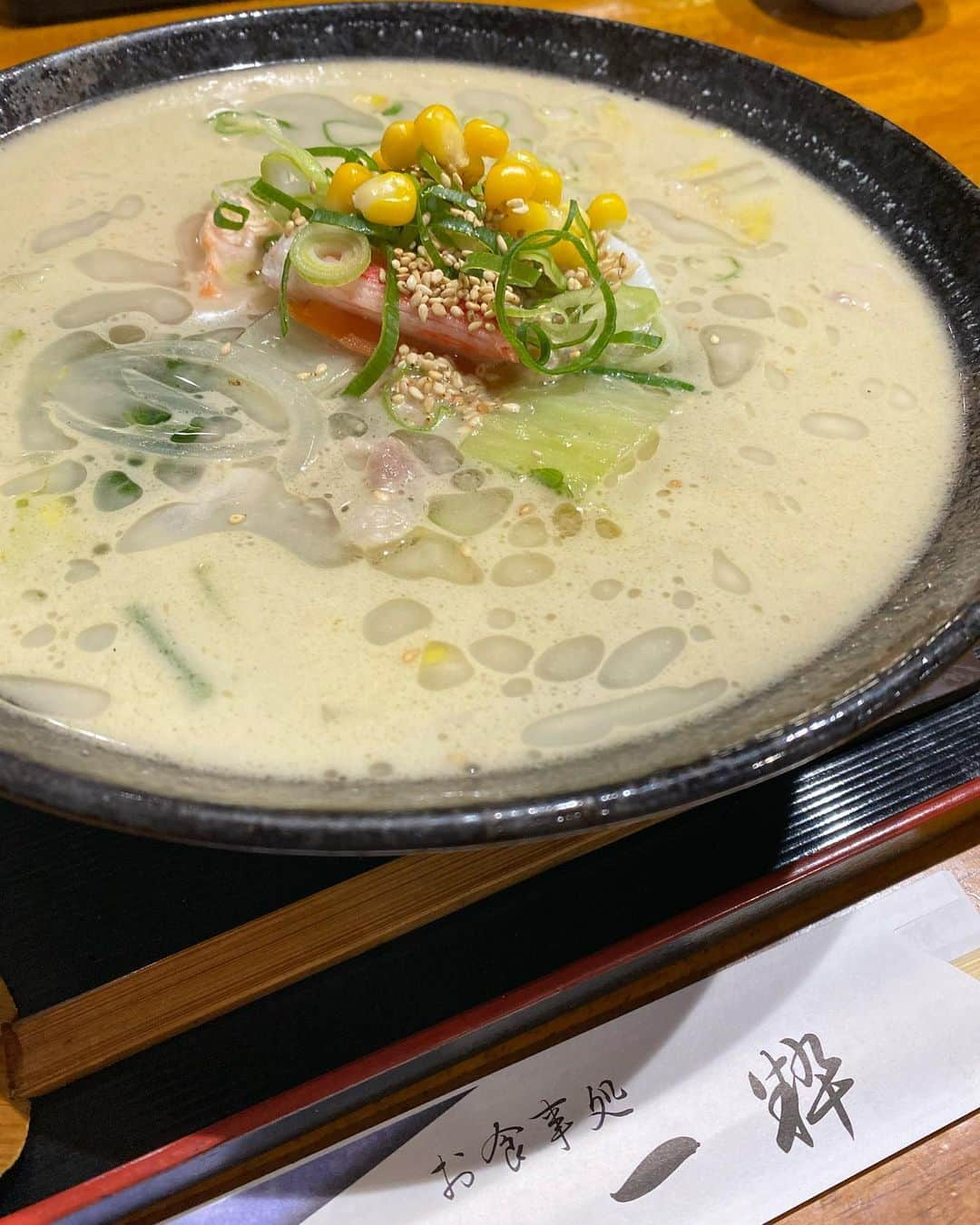 祥吉さんのインスタグラム写真 - (祥吉Instagram)「海鮮塩ラーメン  定期的に食べたくなる 一粋さんの海鮮塩ラーメン 海鮮たっぷりでこの時期は牡蠣入りでさらに嬉しい☺️ ごちそうさまでした🙏  #塩ラーメン #海鮮塩ラーメン #赤穂グルメ #播州赤穂 #赤穂 #一粋 @issuiako」11月16日 18時37分 - akoshokichi