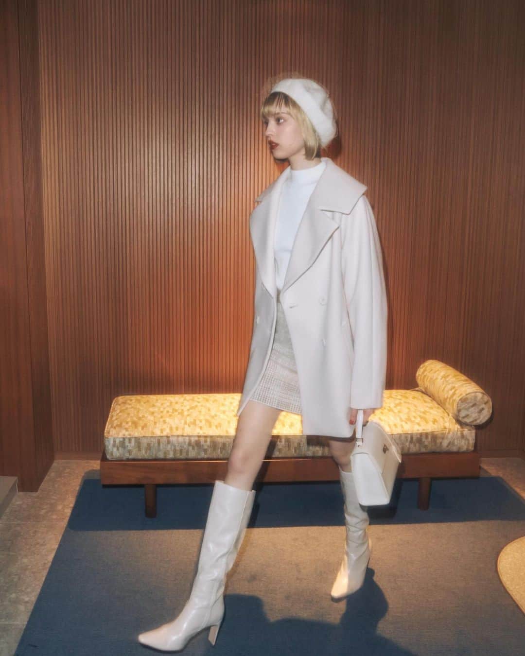 eimy istoireさんのインスタグラム写真 - (eimy istoireInstagram)「⁣ 【11/20(月)12:00〜販売開始！】⁣ ⁣ ✔︎ ビッグカラーミディアムコート⁣ ⁣ insta LIVE : 11/16(木)20:00⁣ ⁣ ┈┈┈┈┈┈┈┈┈┈┈┈┈┈┈┈┈┈┈┈┈┈⁣ ⁣ ONLINE STORE & 公式アプリにて⁣ 11/18(土)12:00より商品ページを先行公開🤍⁣ ⁣ ONLINE STOREは @eimyistoire_official ⁣ プロフィールのTOPにあるURLよりご覧ください🛒⁣ ⁣ "WISH LIST登録"をしていただくと⁣ 販売開始後にまとめてカートに入れられるため⁣ 発売当日のお買い物がスムーズになります🕊️⁣ ⁣ ┈┈┈┈┈┈┈┈┈┈┈┈┈┈┈┈┈┈┈┈┈┈⁣ ⁣ #eimyistoire⁣ #eimy_snap⁣ #eimy_ootd ⁣ #eimy」11月16日 18時29分 - eimyistoire_official