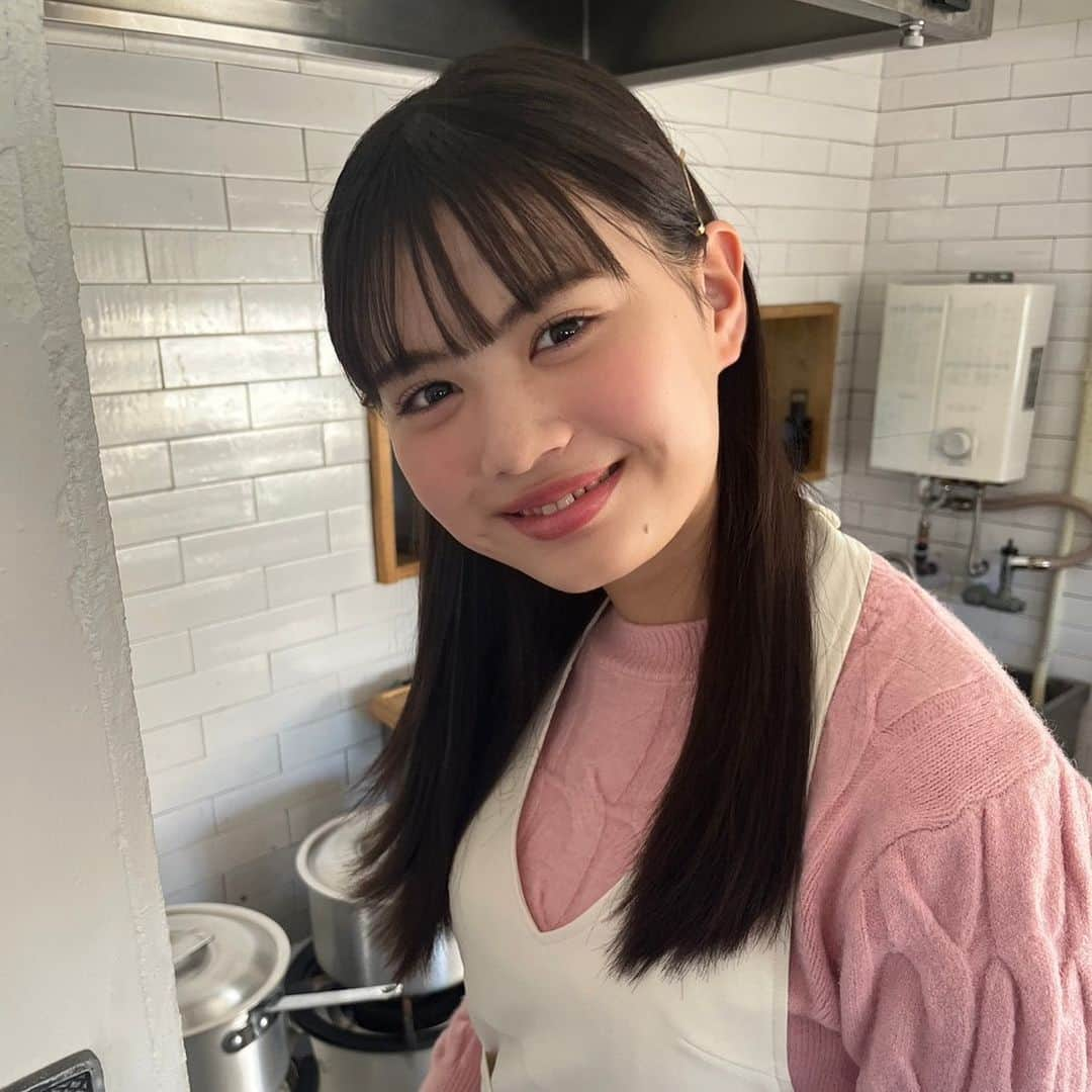 Seventeenさんのインスタグラム写真 - (SeventeenInstagram)「お菓子作りが得意なせいら👩‍🍳💗 秋冬号のST料理部撮影の休憩中📸  この日はせいら、みさき、こっちゃんの3人で クリスマススイーツと韓国っぽスイーツを作ったよ🥣✨ どんなスイーツができたかは本誌を見てね🍰🧁  #Seventeen #ST秋冬号 #雑誌 #最新号 #雑誌モデル  #ファッション #モデル #STモデル #STモ #セブンティーンモデル #オフショット #オフショ #可愛い女の子 #相羽星良 #料理 #料理部」11月16日 18時30分 - seventeenjp_mag