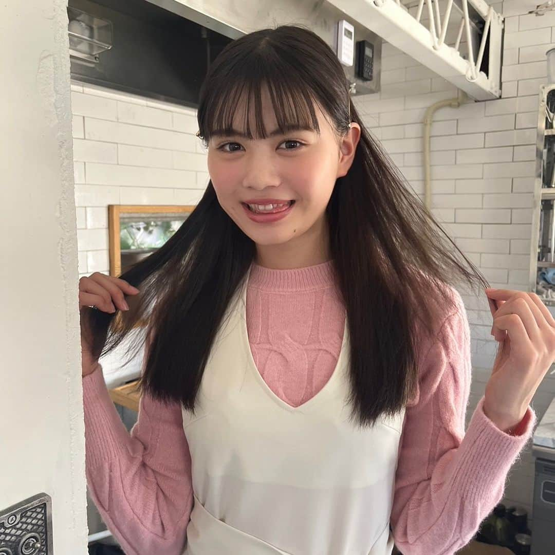 Seventeenさんのインスタグラム写真 - (SeventeenInstagram)「お菓子作りが得意なせいら👩‍🍳💗 秋冬号のST料理部撮影の休憩中📸  この日はせいら、みさき、こっちゃんの3人で クリスマススイーツと韓国っぽスイーツを作ったよ🥣✨ どんなスイーツができたかは本誌を見てね🍰🧁  #Seventeen #ST秋冬号 #雑誌 #最新号 #雑誌モデル  #ファッション #モデル #STモデル #STモ #セブンティーンモデル #オフショット #オフショ #可愛い女の子 #相羽星良 #料理 #料理部」11月16日 18時30分 - seventeenjp_mag