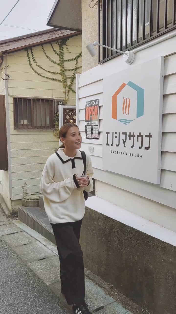 馬詰まほのインスタグラム：「最高にトトノッタ🧖🏽✨♨️ 江ノ島にこんな最高な整える場所があったなんて‼︎ プライベート空間でのサウナは本当に幸せすぎた。 みんなも是非行ってほしい☺️ 寒いけど寒いからこそのサウナも堪能してほしいです🫶🏼 またすぐに🖤 @enoshima_sauna  #enoshima #enoshimasauna #sauna #pr」