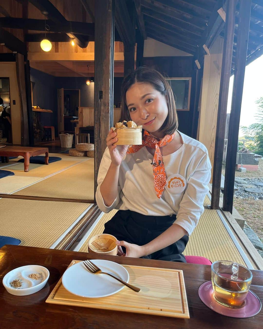 住田紗里のインスタグラム：「オリーブを収穫させてもらった日🫒 ドライオリーブのおにぎりは、すごくホッとする味でした🍙 1枚目の蒸しパンはフワフワでした〜  #オリーブ#ドライオリーブ#🫒#収穫#おにぎり#蒸しパン#山梨 #グッドモーニング#あらいーな」