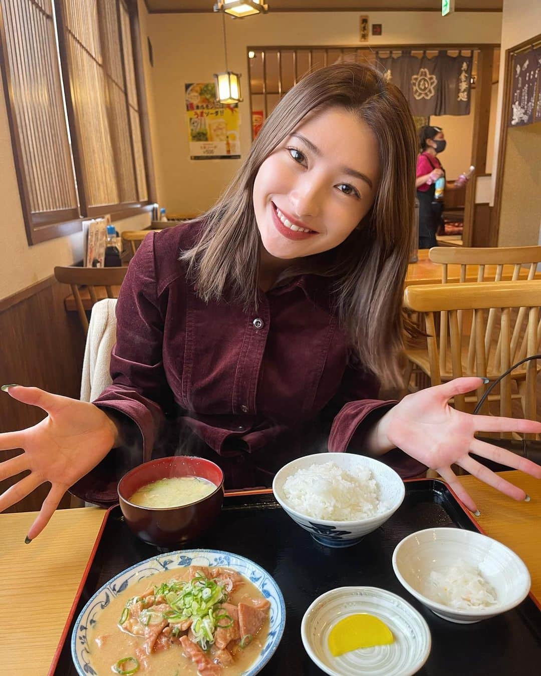 荒牧理沙のインスタグラム：「熊本地元のご飯は涙が出るほど本当に美味しい😭❤️‍🔥 大人気のかつみ食堂さんに行って来ました！！！！♡  念願の味噌ホルモン煮込み定食🥹 熊本名物の馬さん🐎色んなメニューがあって本当最高でした😊🫶  何度も行きたくなるかつみ食堂さん！！おご馳走様でした🎶」