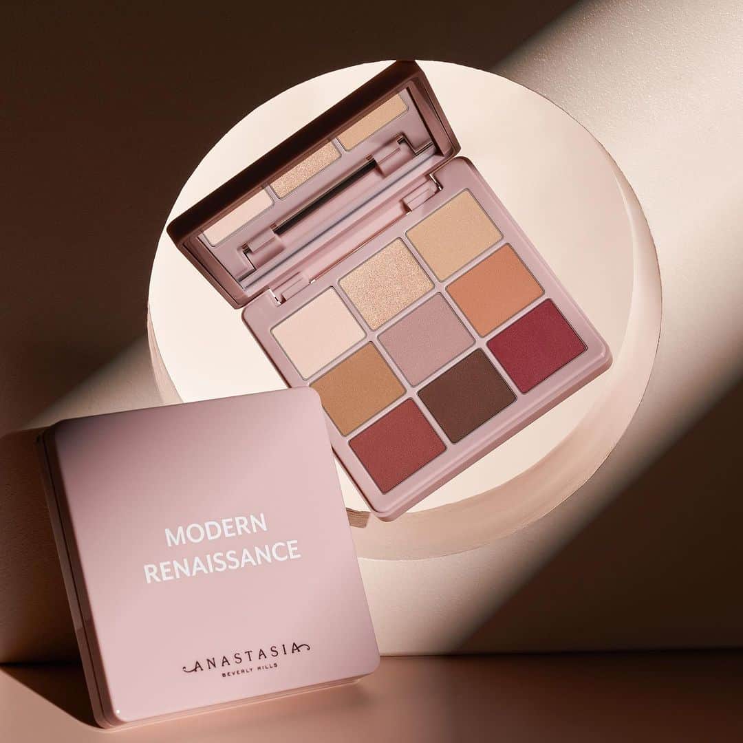 Anastasia Beverly Hillsのインスタグラム：「If you're looking for an under $30 gift, our new Modern Renaissance Mini Eyeshadow Palette is perfect for you 😍 You can grab this essential NOW at @nordstrombeauty! 💖  #AnastasiaBeverlyHills #NordstromBeauty」