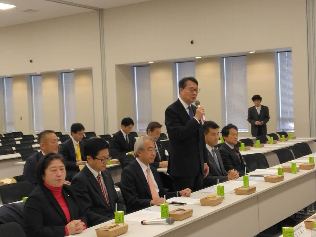 海江田万里のインスタグラム：「私が会長を務める「立憲民主党税理士制度推進議員連盟」総会を開き、日本税理士会連合会太田直樹会長、日本税理士政治連盟東秀優会長をはじめ、 役員の方々と令和６年度税制改正要望について意見交換をしました。 私からは、立憲民主党の仲間のいる地域での税理士後援会の拡充をお願いしました。」