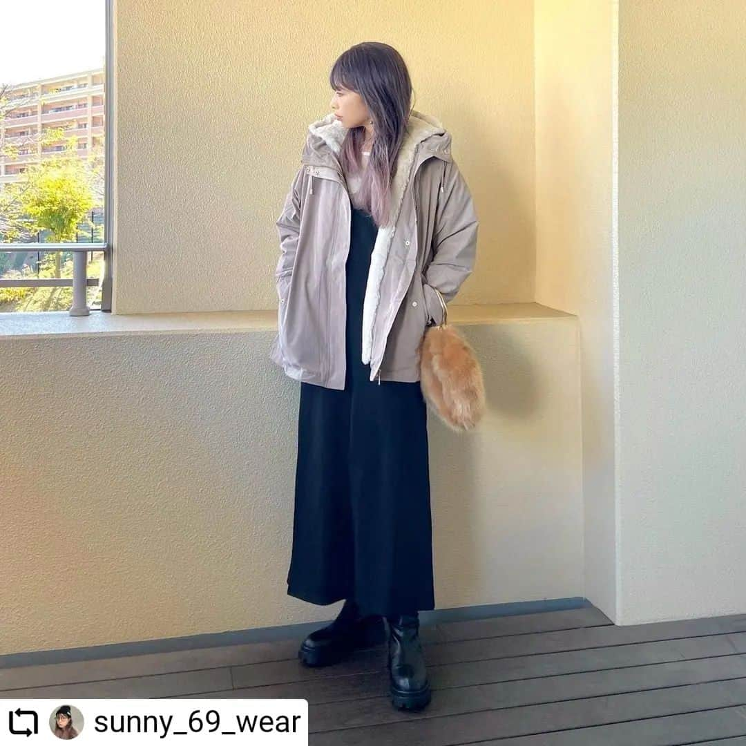 ikkaさんのインスタグラム写真 - (ikkaInstagram)「@sunny_69_wear さん💕 素敵な投稿ありがとうございます🤗  #Repost @sunny_69_wear with @let.repost  • • • • • • ご覧頂きありがとうございます*✲ﾟ*｡  . . . ふわふわのファーライナー付きで可愛いし 暖かいマウンテンパーカー˚˙༓࿇ . ▶︎ @ikka_official  【雑誌InRed12月号掲載】【親子おそろい】ファーライナー3WAYミドルマウンテンパーカー . ファーライナーは取り外し可能で 単体でも着回せるからコーデの幅が広がります( *ˊᵕˋ)ﾉ ライナーが着脱しやすいよう ファスナー仕様になってるのも高ポイント◎ . 肌寒い時期から冬まで長く着れますよ♪ . 同デザインのキッズver.もあるので、 親子でお揃いコーデにもオススメ🫰💓 . . ▶︎ one-piece & tops / @uleula.official  ▶︎ shoes / @vivian_collection_official  ▶︎ bag / @miniajp  . . コーデ詳細はWEARにも載せてます✈︎ プロフのリンクより飛べるので見て貰えたら嬉しいです☺︎♡ . . . ୨୧┈┈┈┈┈┈┈┈┈┈┈┈┈┈┈┈┈୨୧ . #PR #ikka #zozotown #アウター #マウンテンパーカー  #大人カジュアル #きれいめカジュアル #オトナ女子コーデ #韓国コーデ #韓国ファッション #패션 #오오티디 #アラフォーコーデ #40代コーデ #おしゃれ好きな人と繋がりたい」11月16日 10時45分 - ikka_official